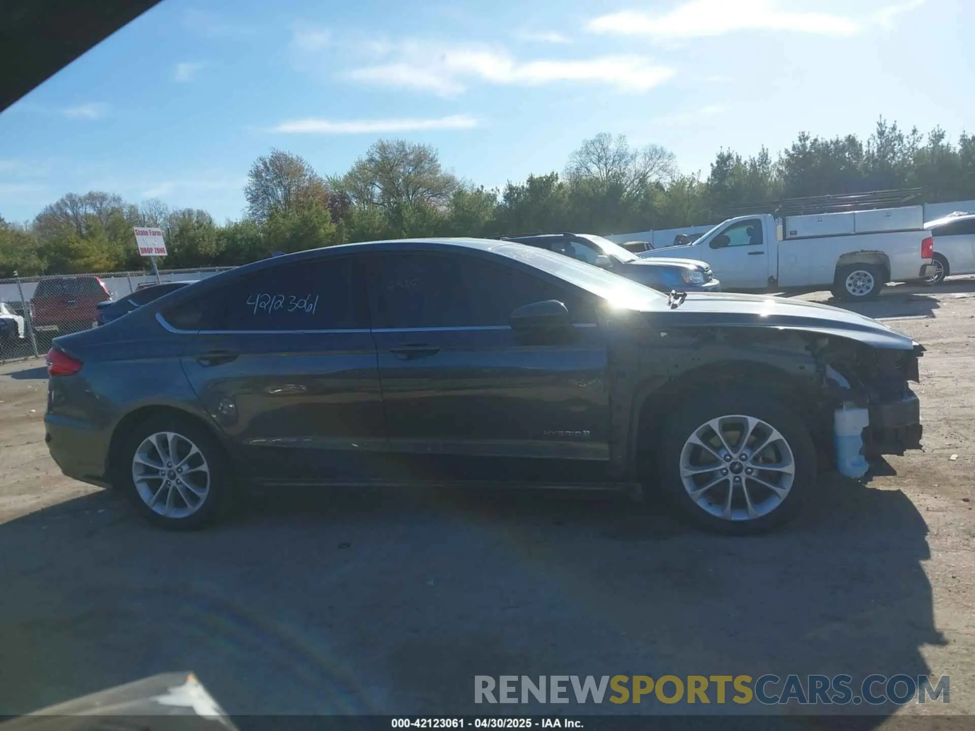 14 Photograph of a damaged car 3FA6P0LU6KR264045 FORD FUSION HYBRID 2019