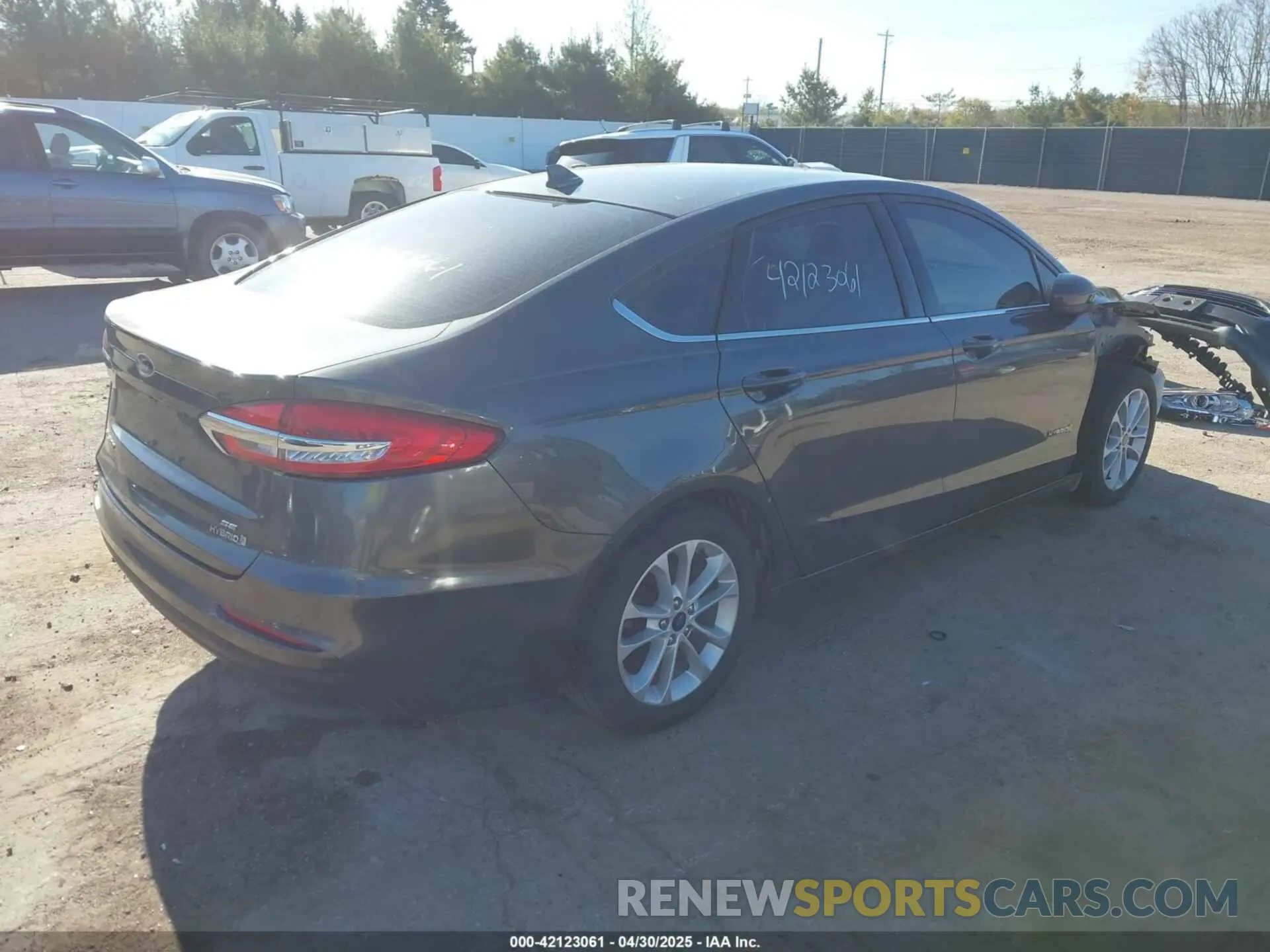 4 Photograph of a damaged car 3FA6P0LU6KR264045 FORD FUSION HYBRID 2019