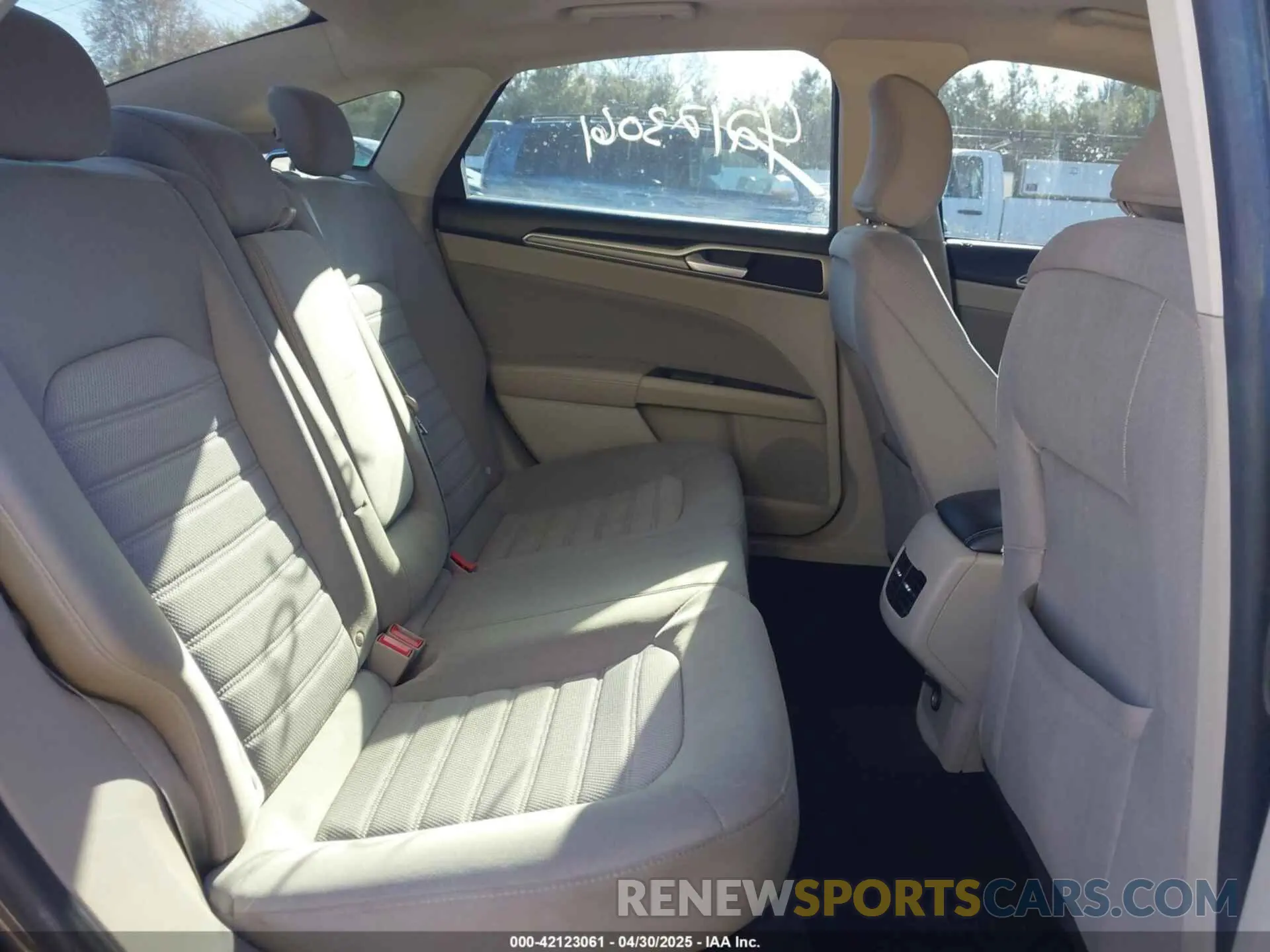 8 Photograph of a damaged car 3FA6P0LU6KR264045 FORD FUSION HYBRID 2019