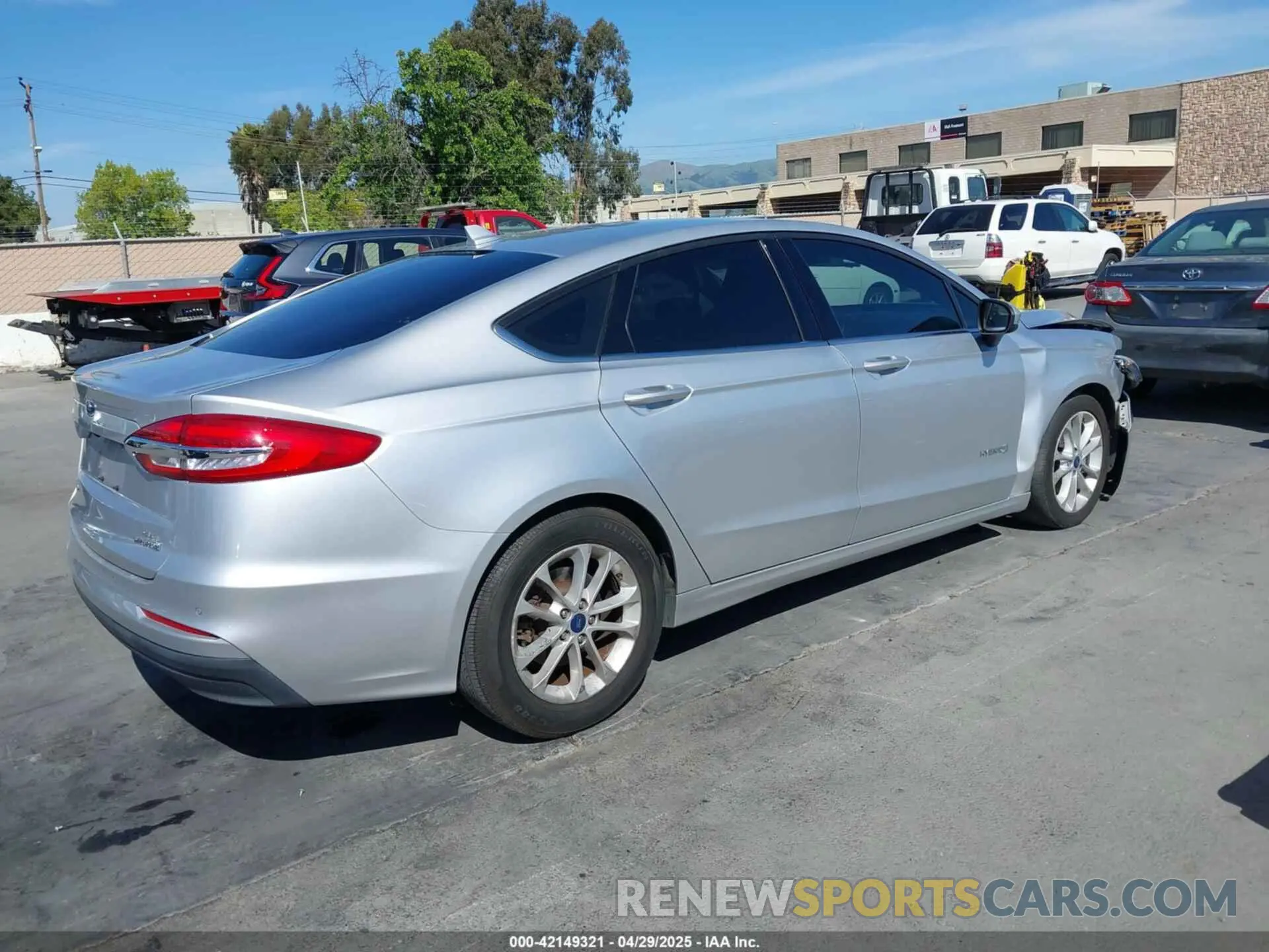 4 Photograph of a damaged car 3FA6P0LU7KR137840 FORD FUSION HYBRID 2019