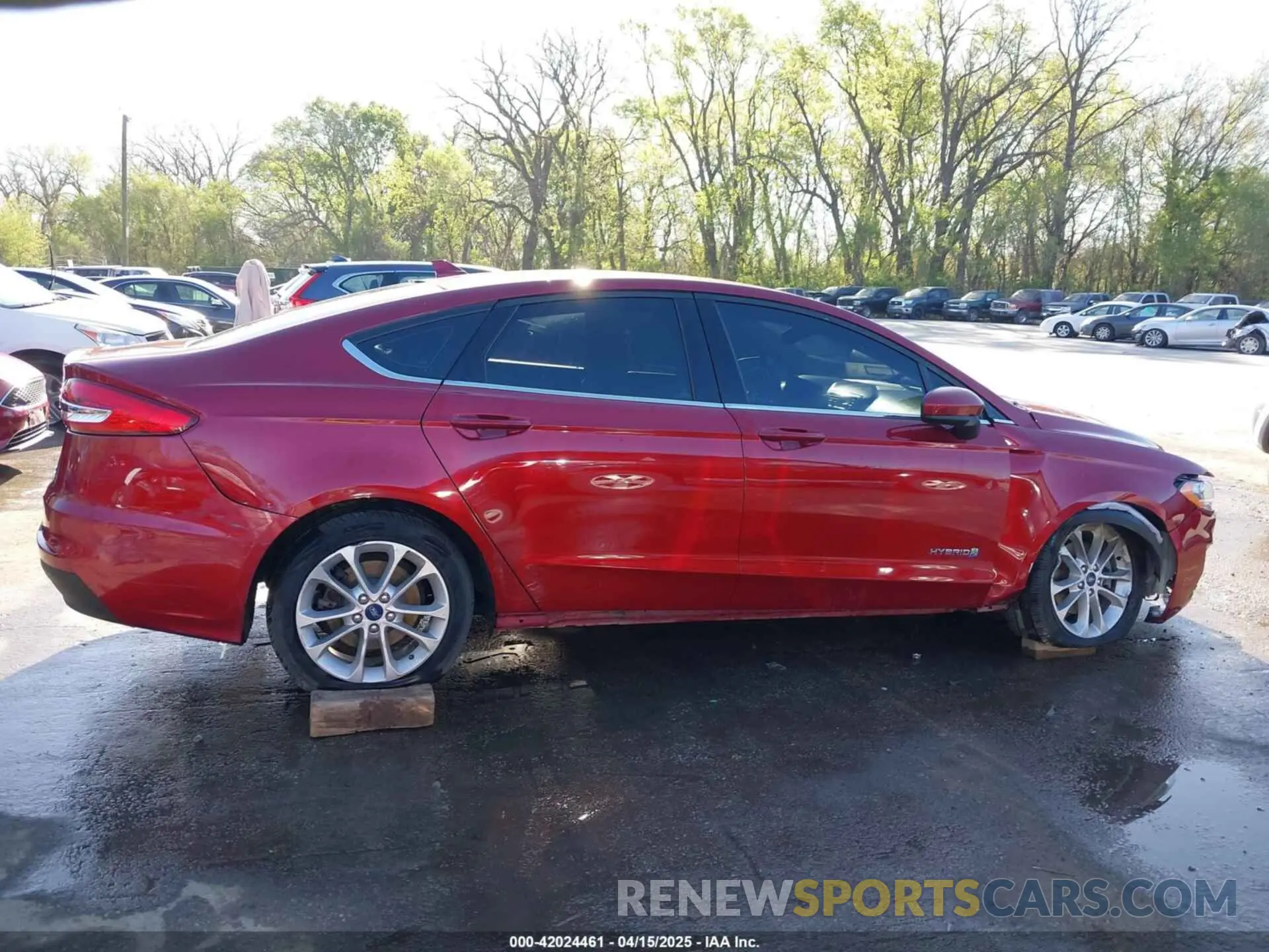 13 Photograph of a damaged car 3FA6P0LU7KR207286 FORD FUSION HYBRID 2019