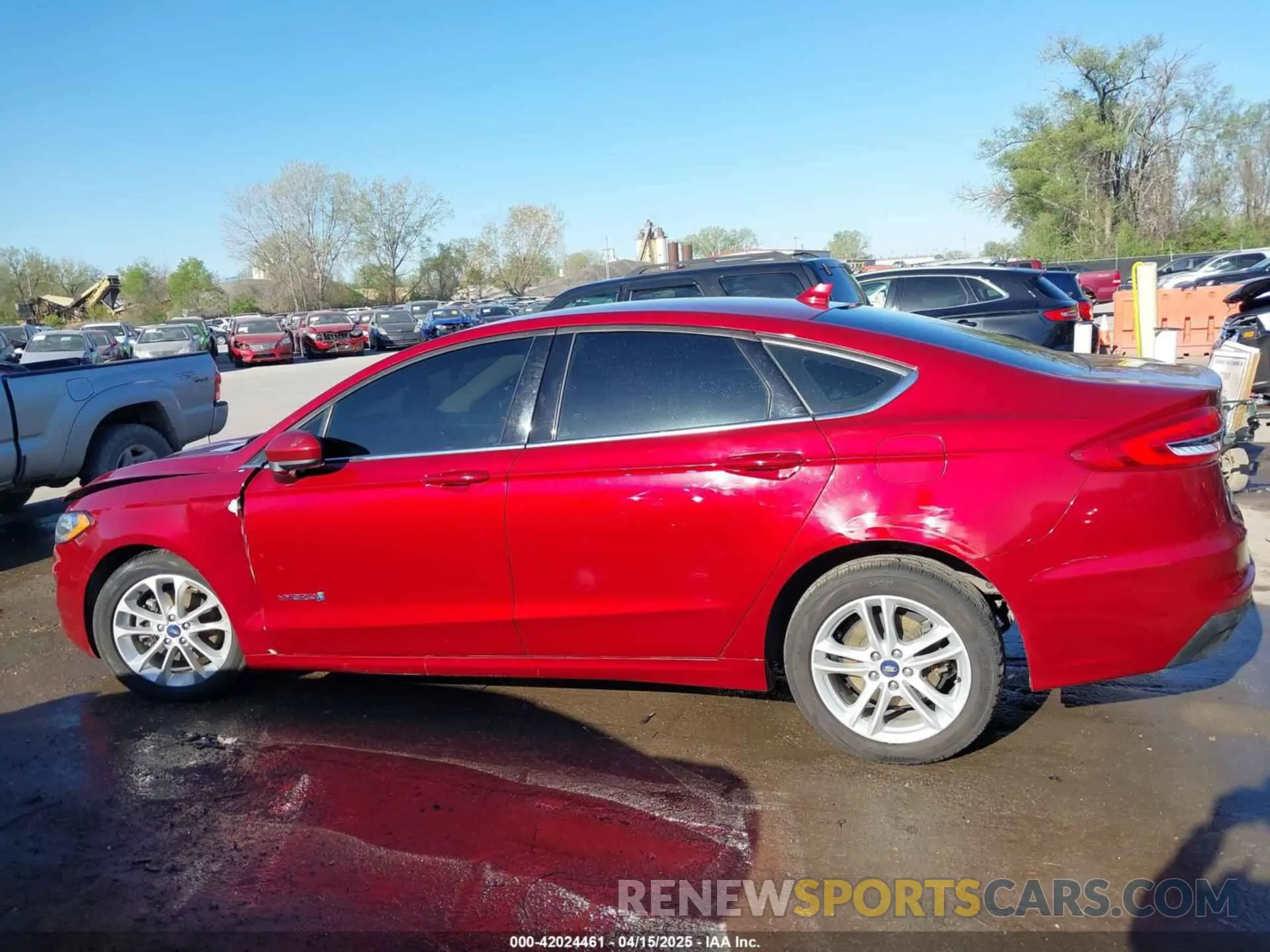 14 Photograph of a damaged car 3FA6P0LU7KR207286 FORD FUSION HYBRID 2019