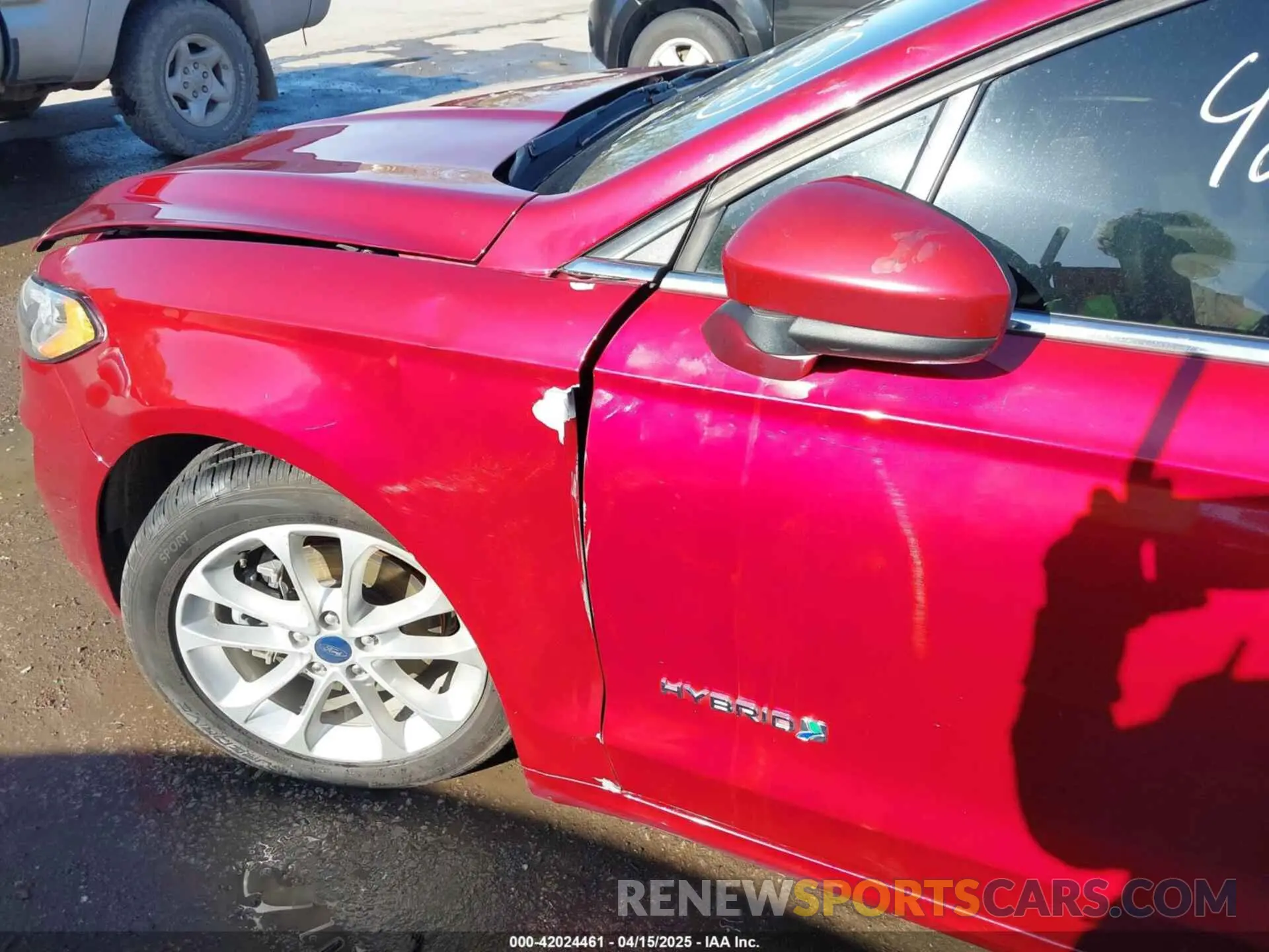 19 Photograph of a damaged car 3FA6P0LU7KR207286 FORD FUSION HYBRID 2019