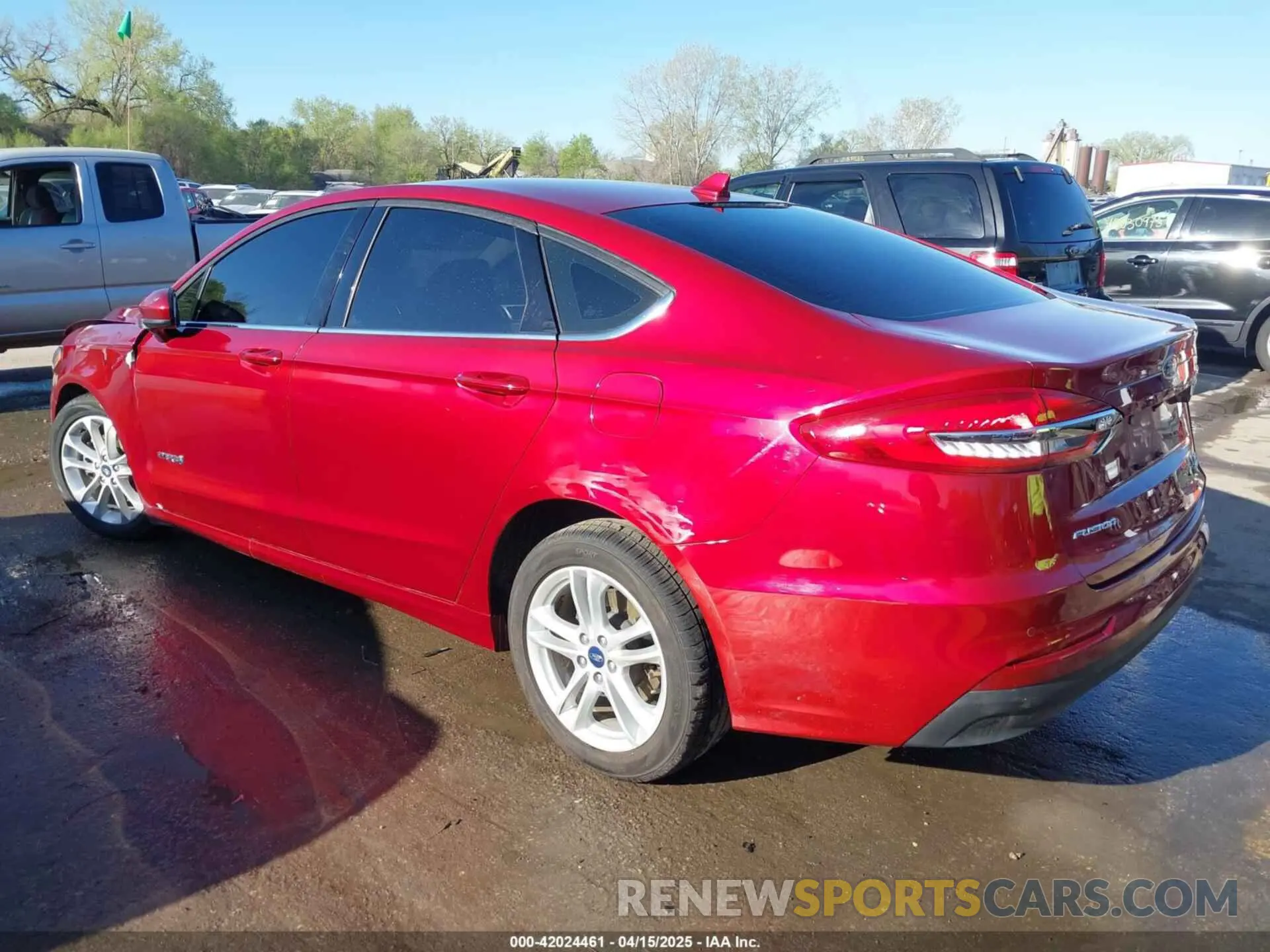 3 Photograph of a damaged car 3FA6P0LU7KR207286 FORD FUSION HYBRID 2019