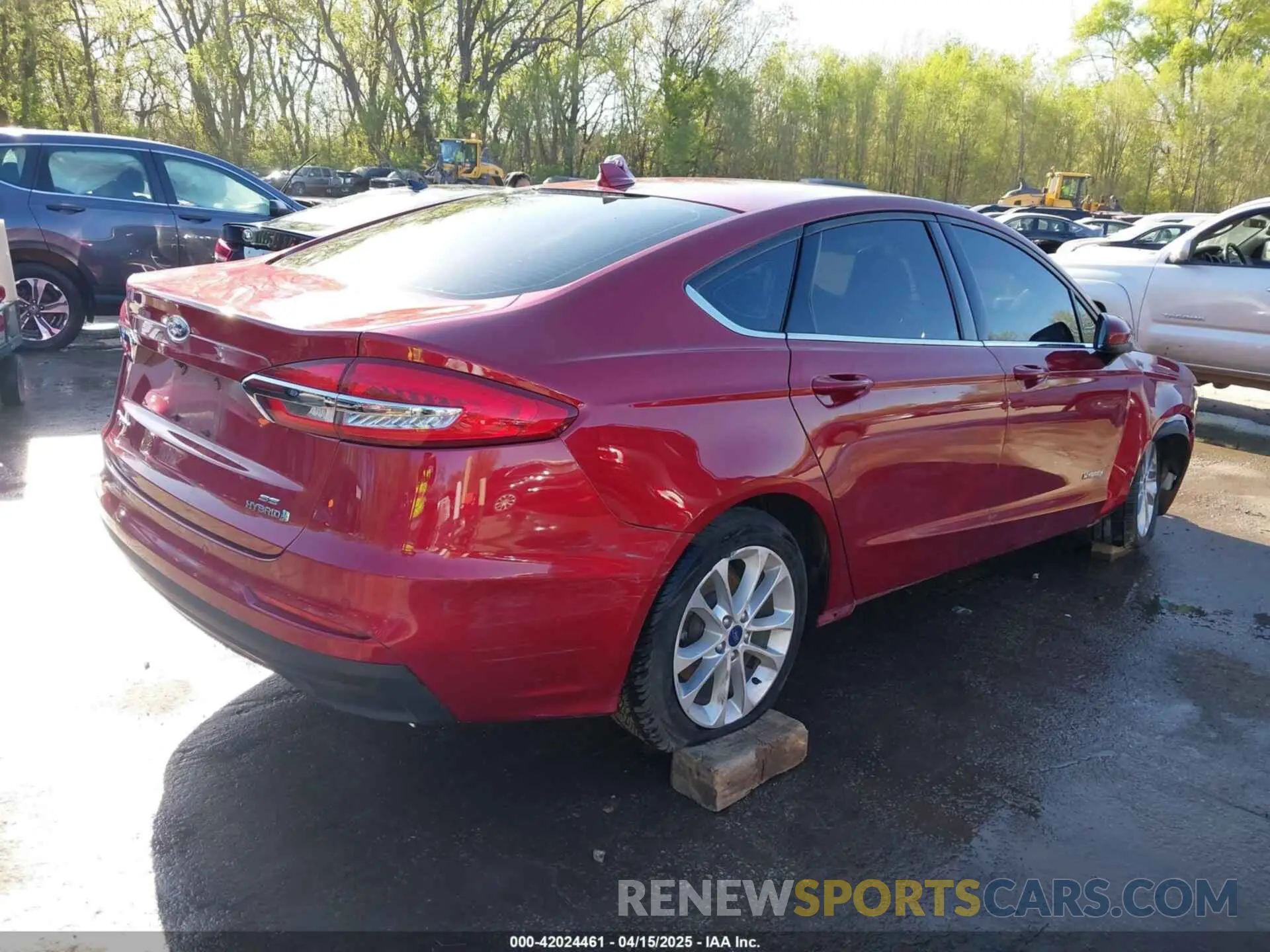 4 Photograph of a damaged car 3FA6P0LU7KR207286 FORD FUSION HYBRID 2019