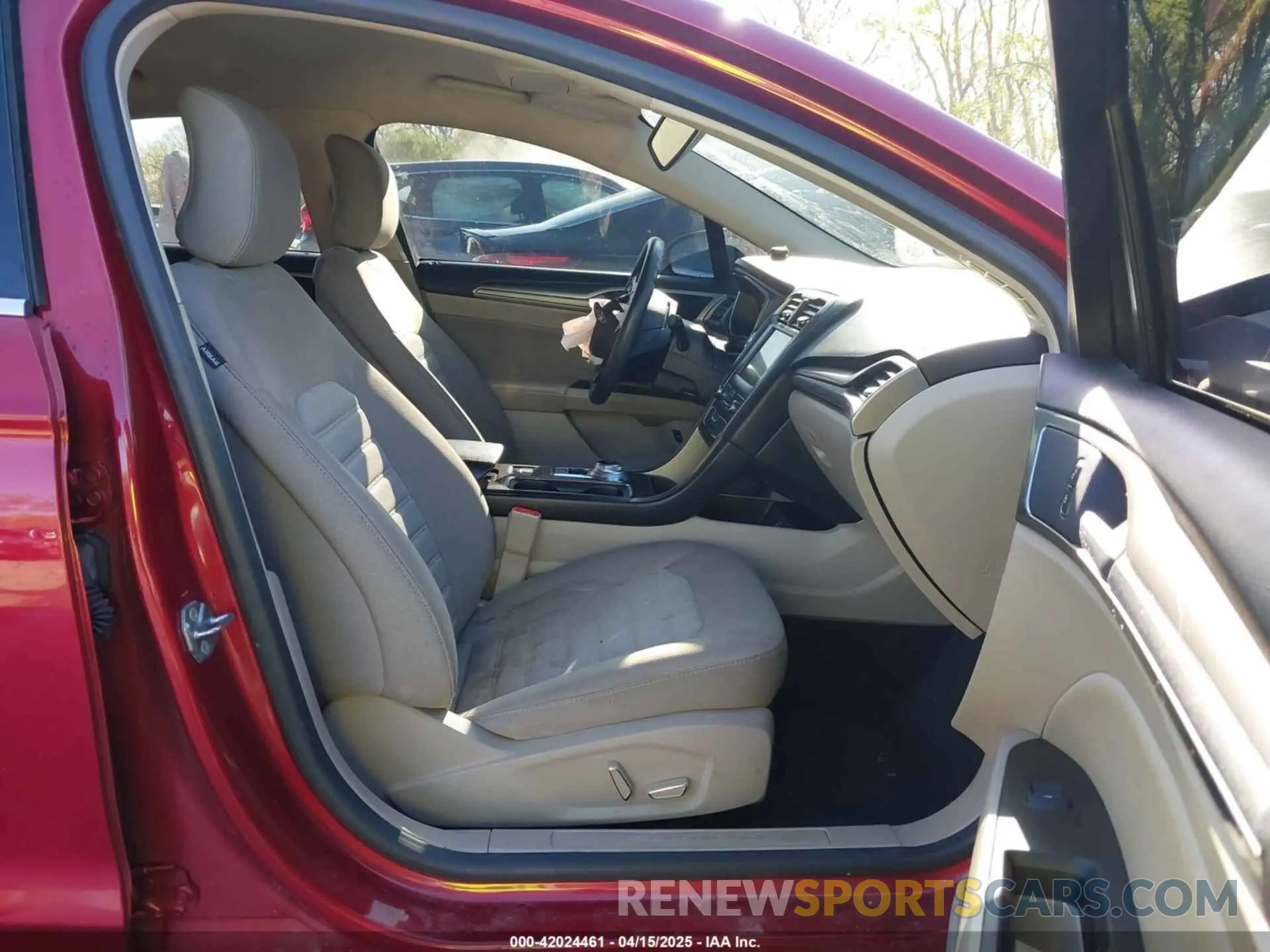 5 Photograph of a damaged car 3FA6P0LU7KR207286 FORD FUSION HYBRID 2019