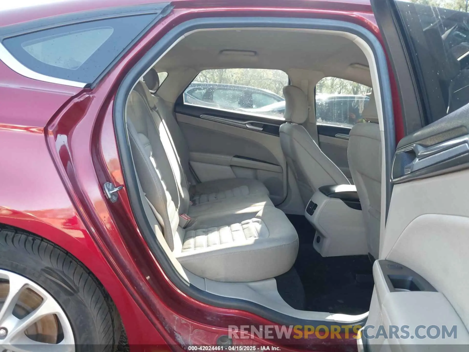 8 Photograph of a damaged car 3FA6P0LU7KR207286 FORD FUSION HYBRID 2019