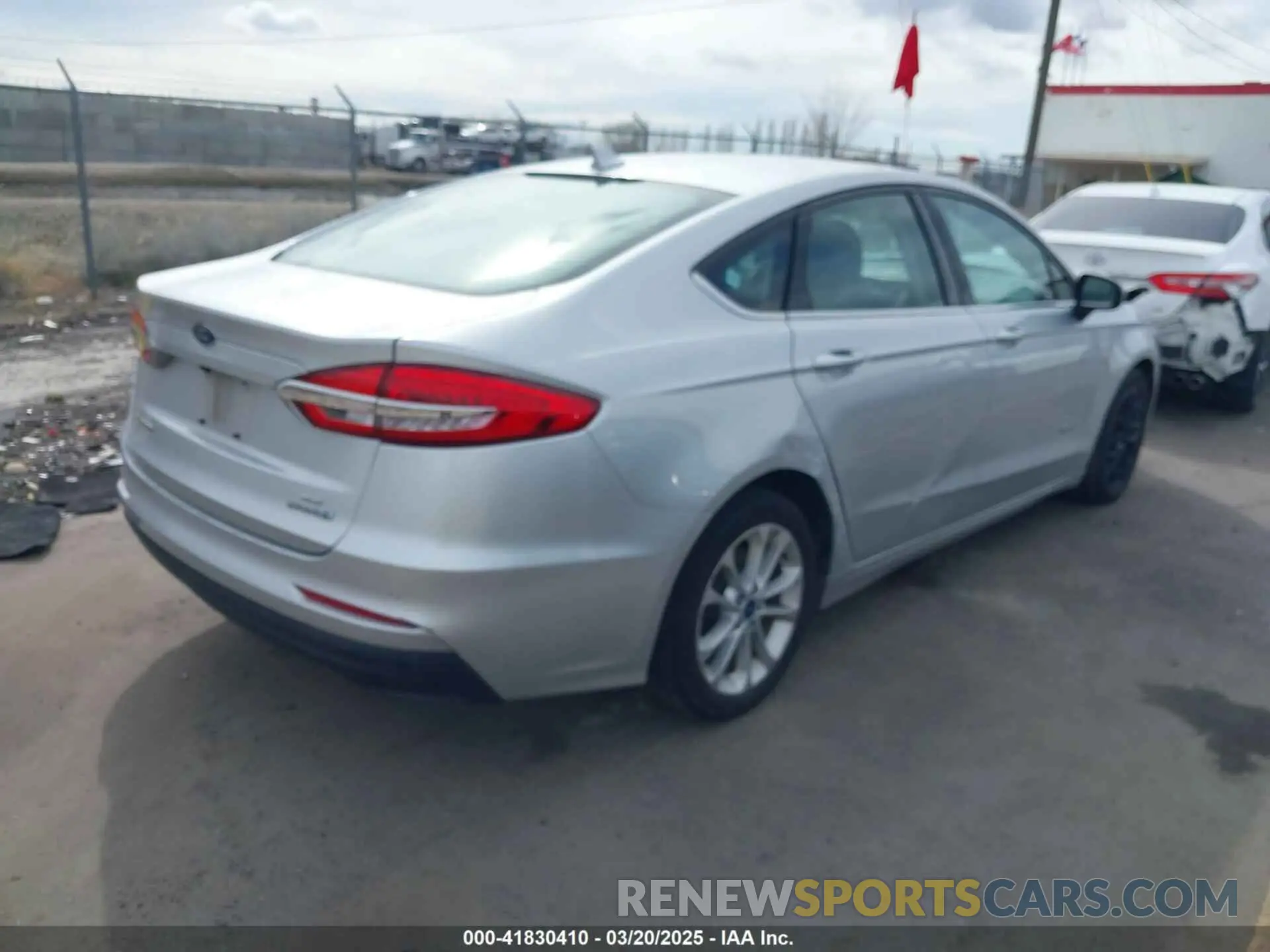 4 Photograph of a damaged car 3FA6P0LU7KR265429 FORD FUSION HYBRID 2019