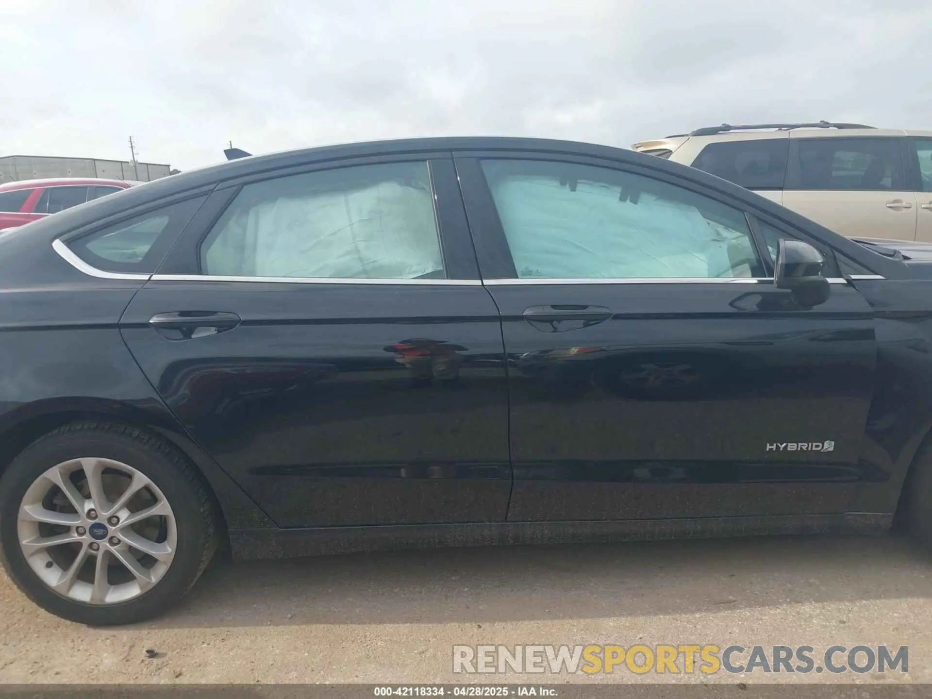 13 Photograph of a damaged car 3FA6P0LU8KR126779 FORD FUSION HYBRID 2019