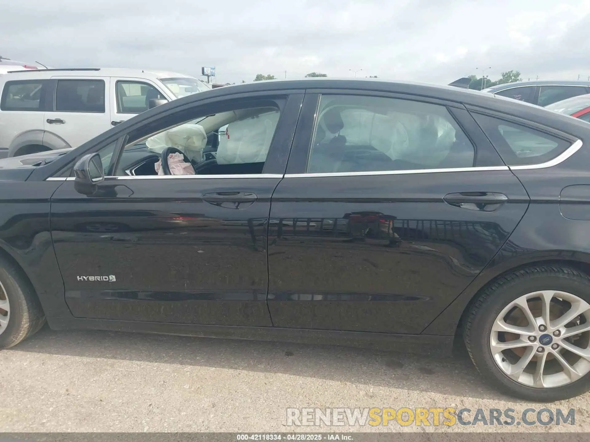 14 Photograph of a damaged car 3FA6P0LU8KR126779 FORD FUSION HYBRID 2019