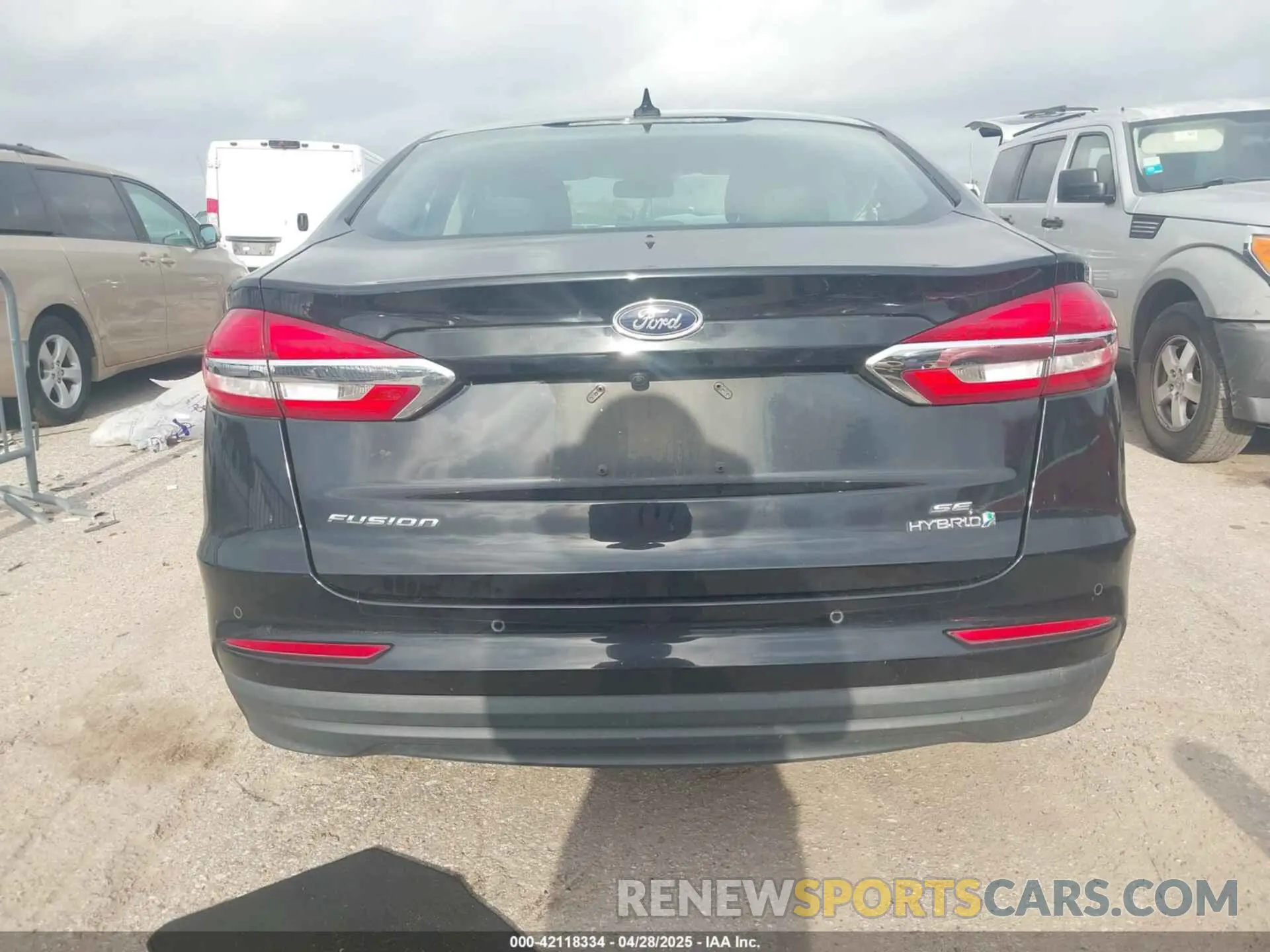 16 Photograph of a damaged car 3FA6P0LU8KR126779 FORD FUSION HYBRID 2019