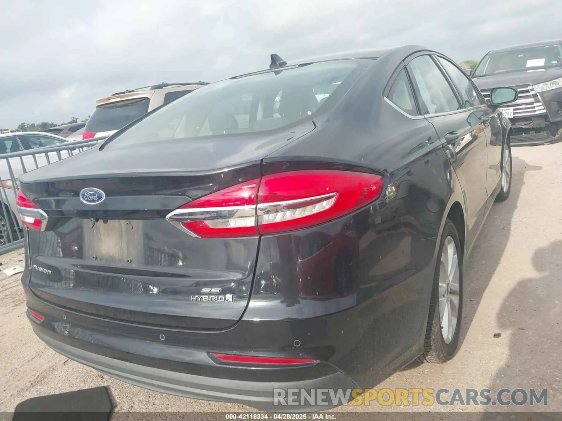 4 Photograph of a damaged car 3FA6P0LU8KR126779 FORD FUSION HYBRID 2019