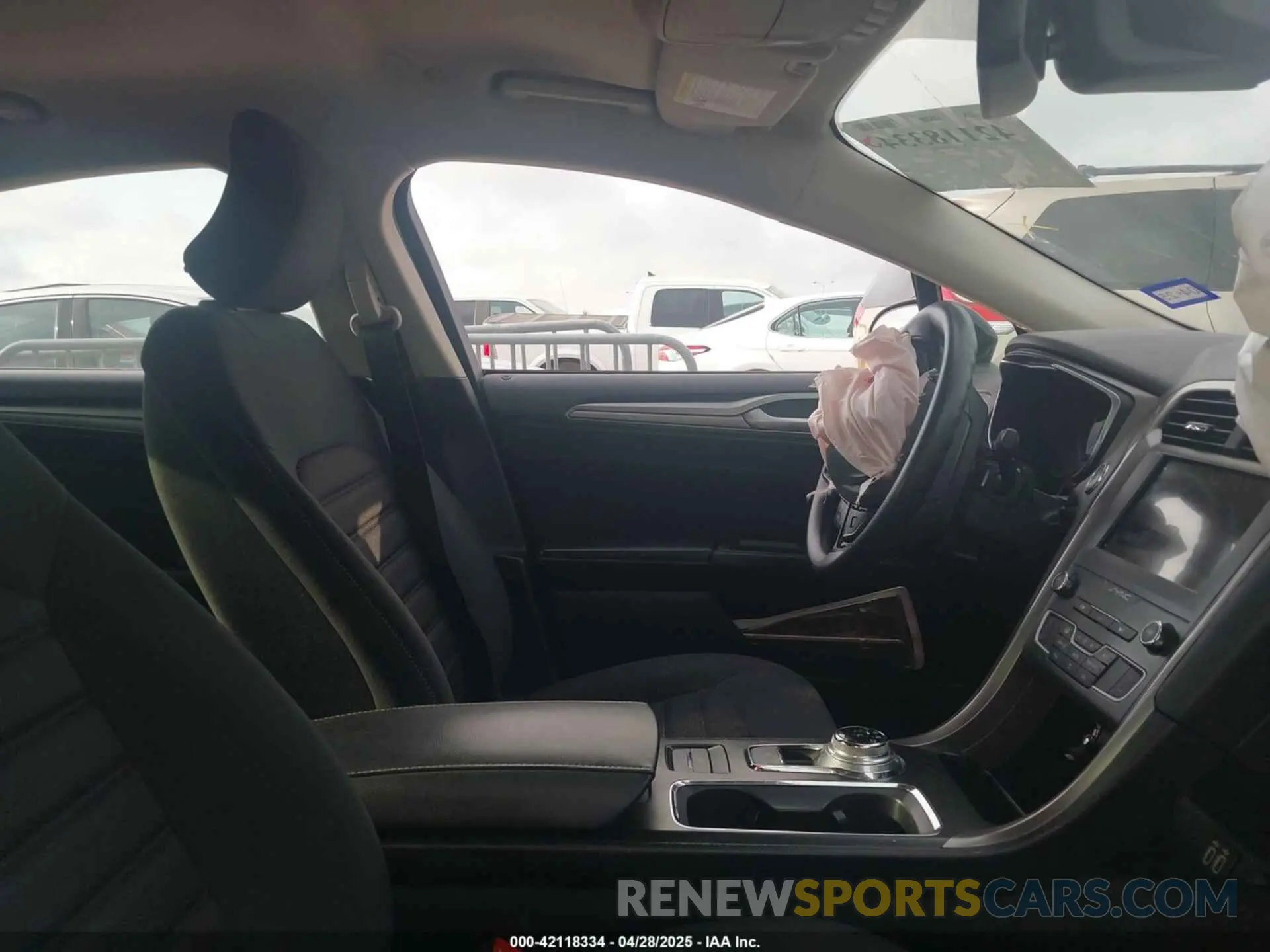5 Photograph of a damaged car 3FA6P0LU8KR126779 FORD FUSION HYBRID 2019