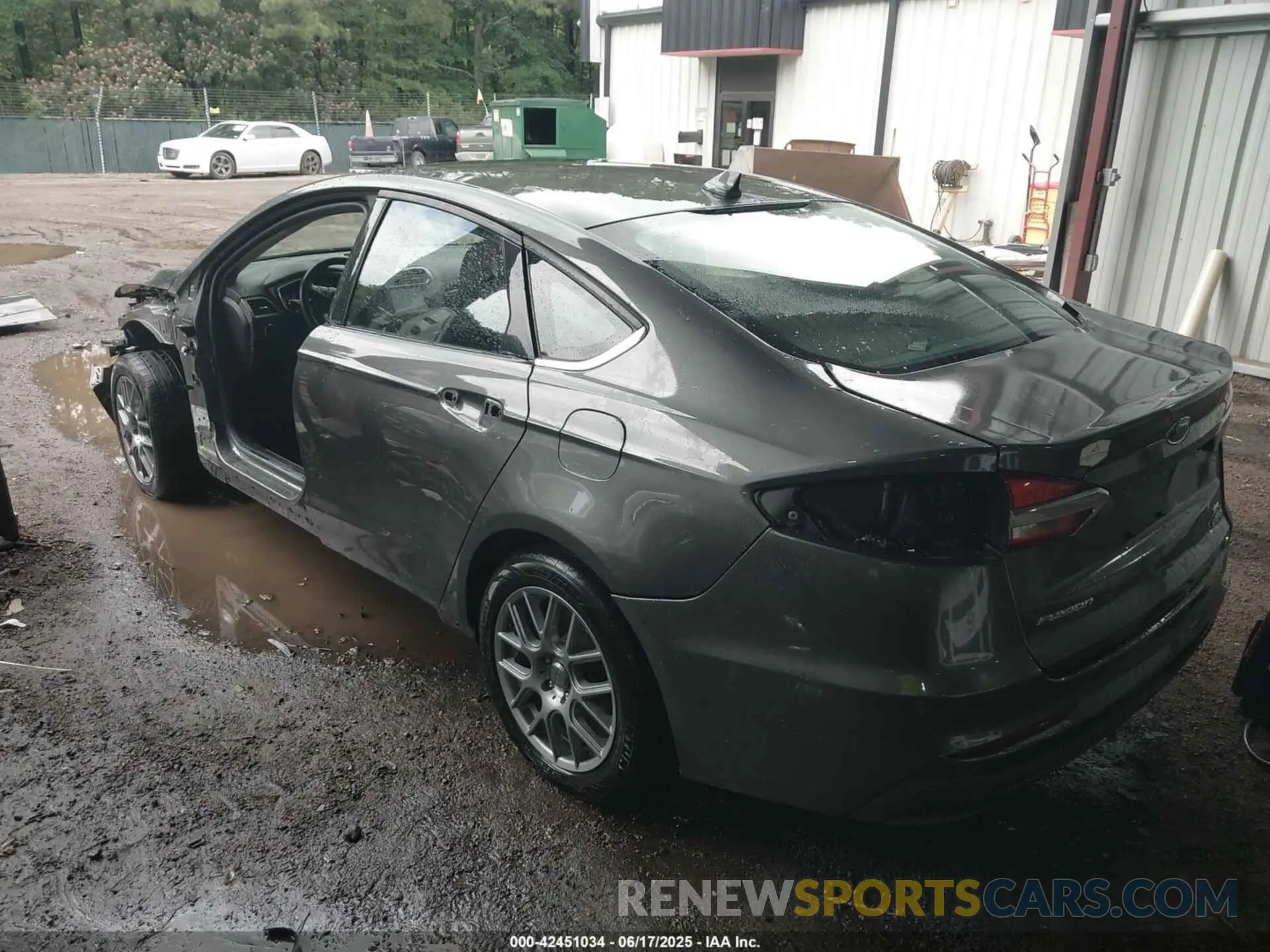 3 Photograph of a damaged car 3FA6P0LU8KR205563 FORD FUSION HYBRID 2019