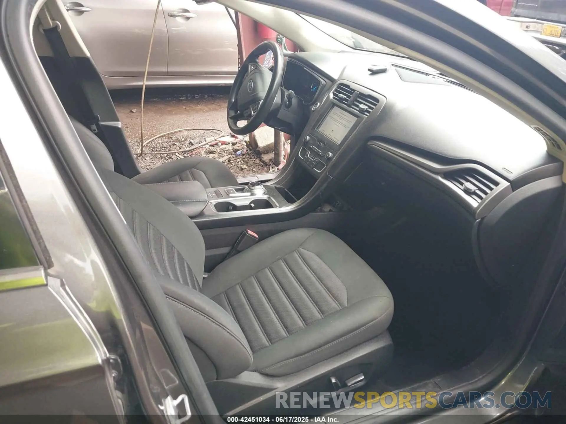 5 Photograph of a damaged car 3FA6P0LU8KR205563 FORD FUSION HYBRID 2019