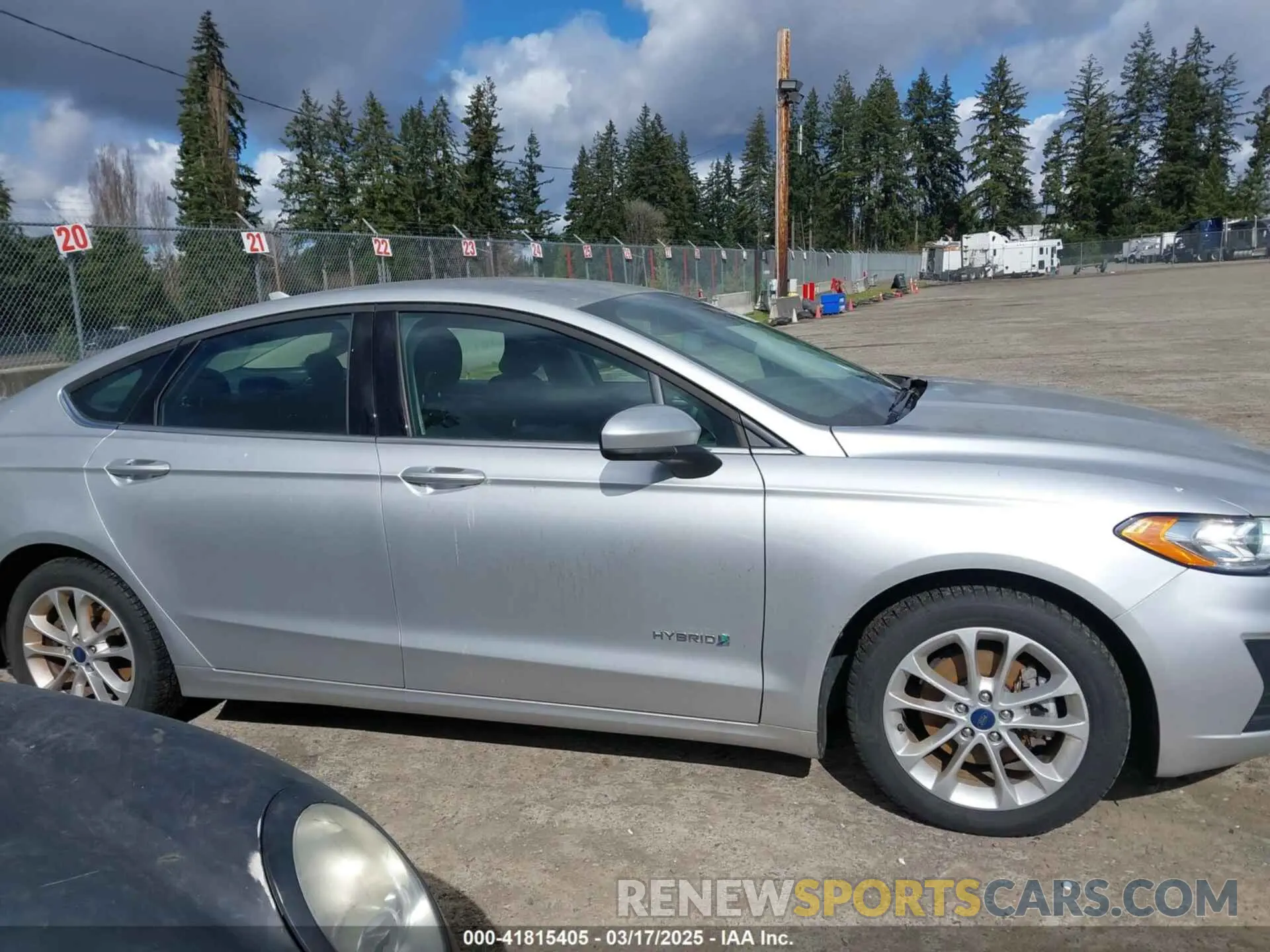 13 Photograph of a damaged car 3FA6P0LU8KR235274 FORD FUSION HYBRID 2019