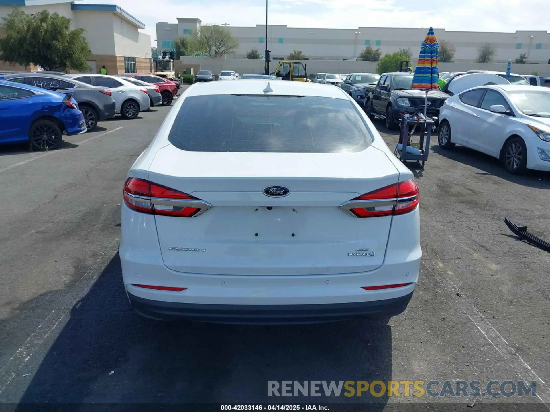 17 Photograph of a damaged car 3FA6P0LU9KR148645 FORD FUSION HYBRID 2019