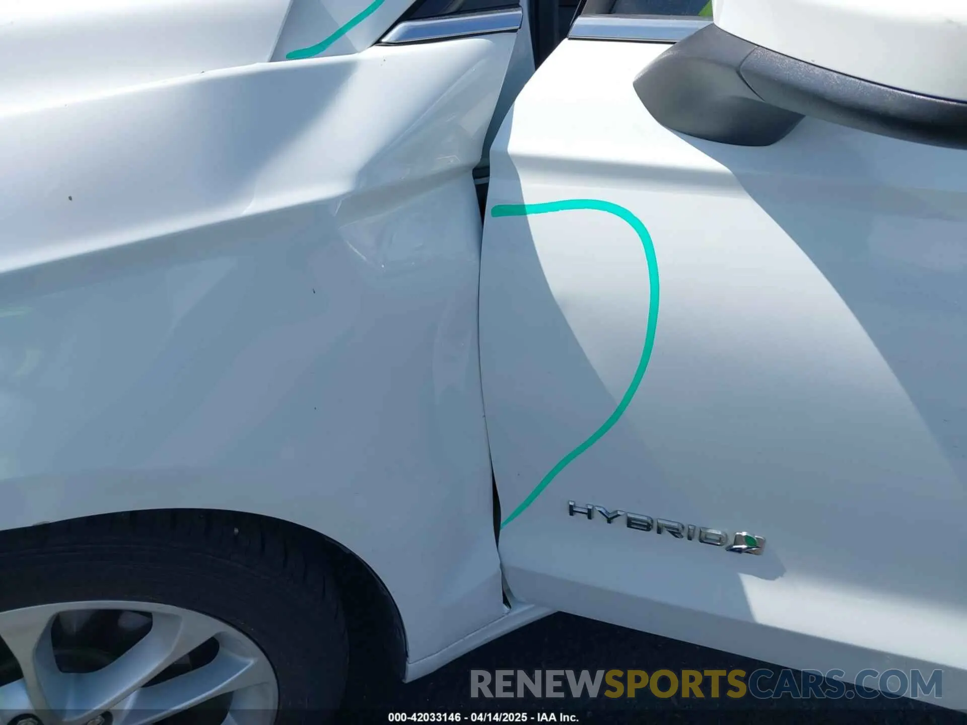 18 Photograph of a damaged car 3FA6P0LU9KR148645 FORD FUSION HYBRID 2019