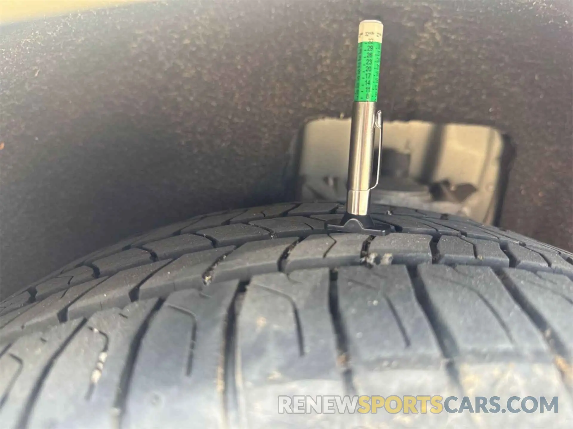 10 Photograph of a damaged car 3FA6P0LU9KR152436 FORD FUSION HYBRID 2019