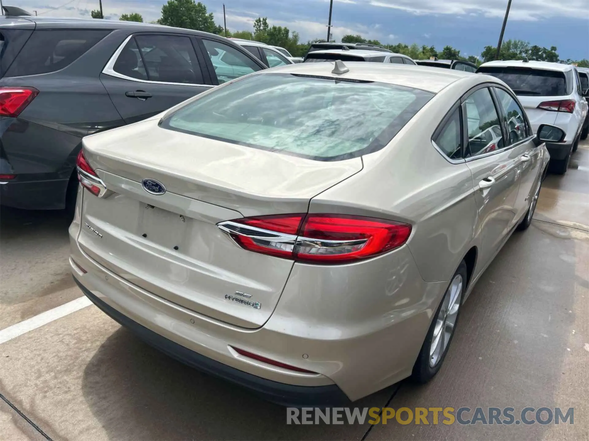 8 Photograph of a damaged car 3FA6P0LU9KR152436 FORD FUSION HYBRID 2019