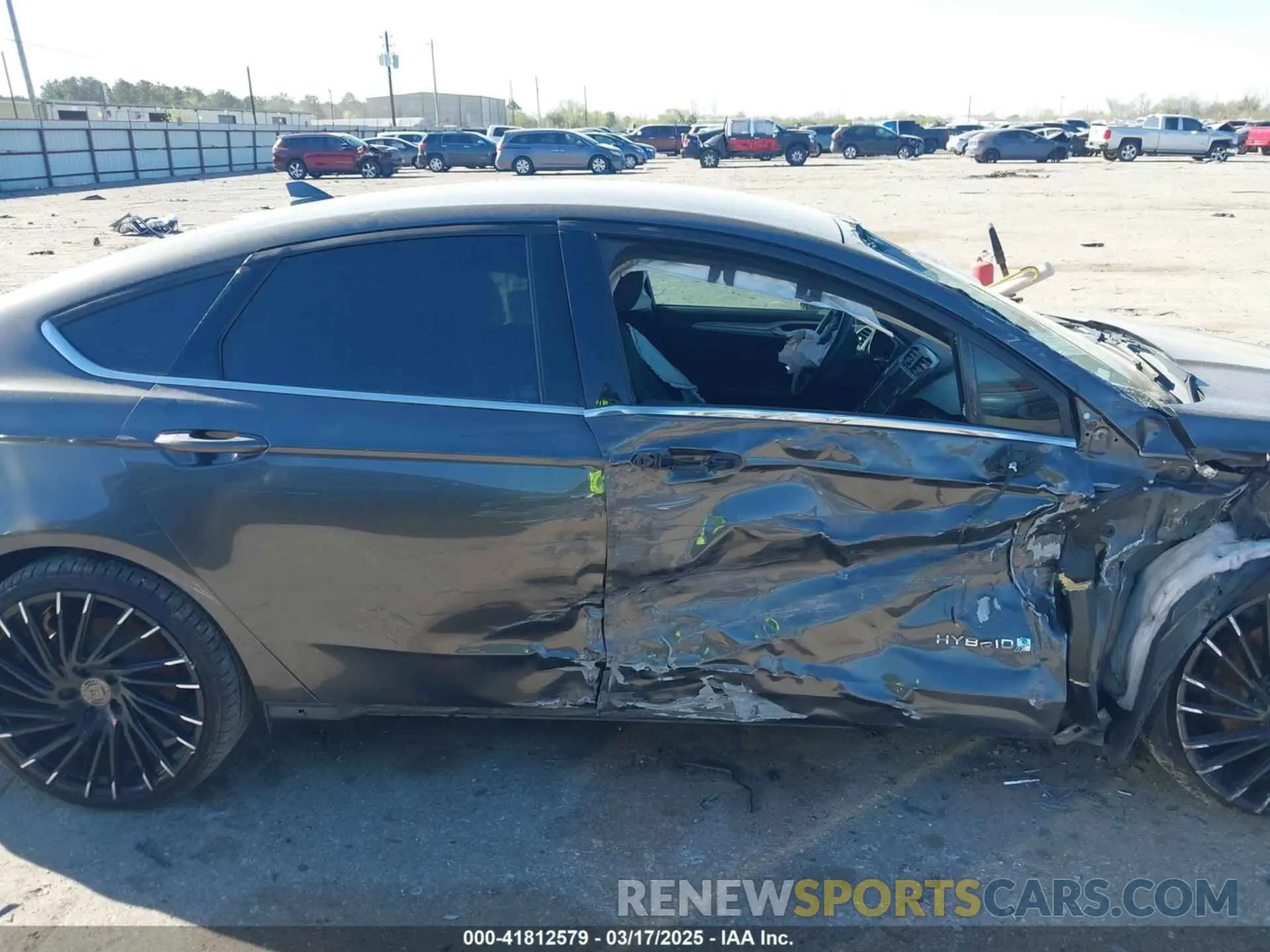 12 Photograph of a damaged car 3FA6P0LU9KR189728 FORD FUSION HYBRID 2019