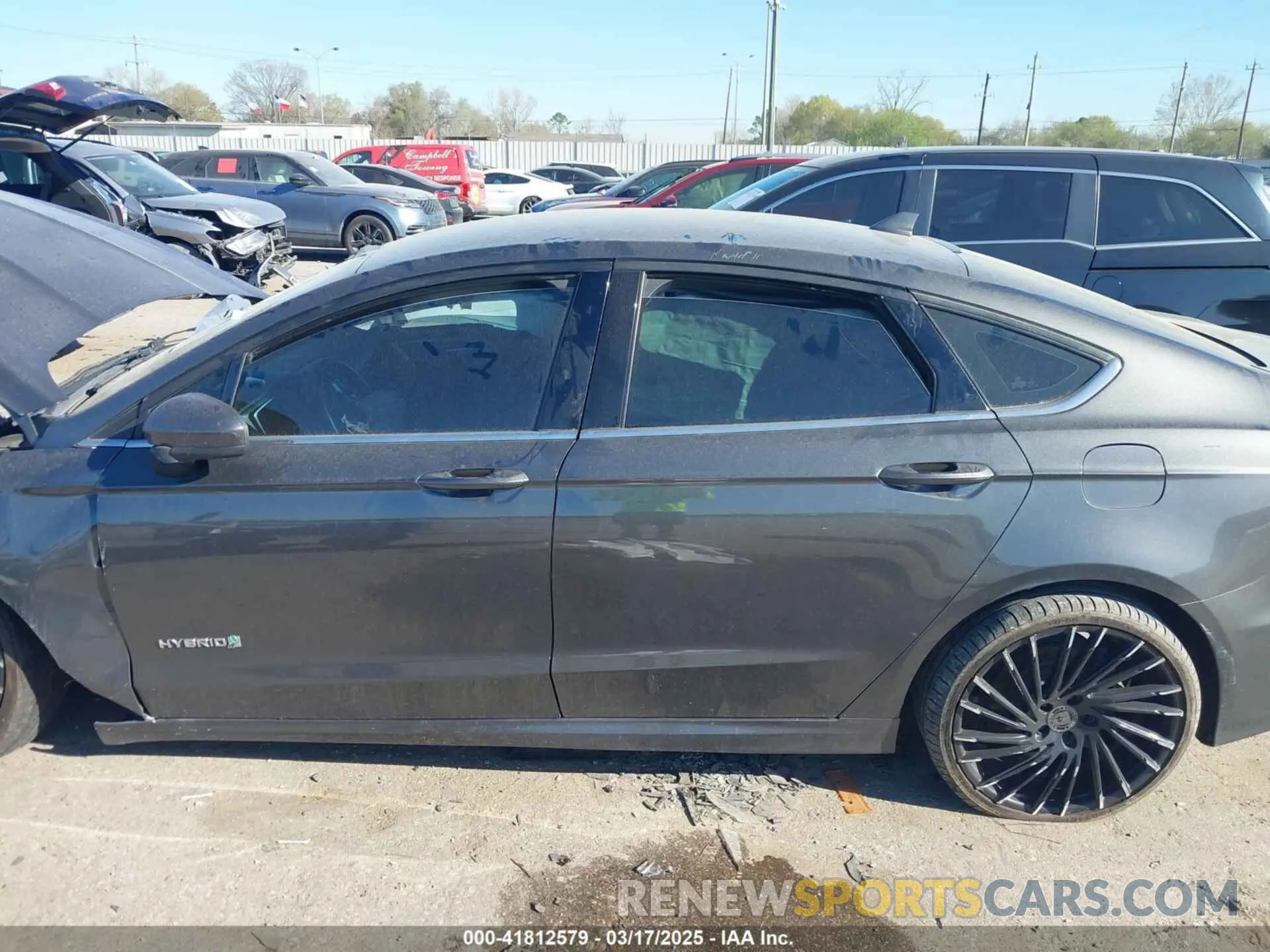 13 Photograph of a damaged car 3FA6P0LU9KR189728 FORD FUSION HYBRID 2019