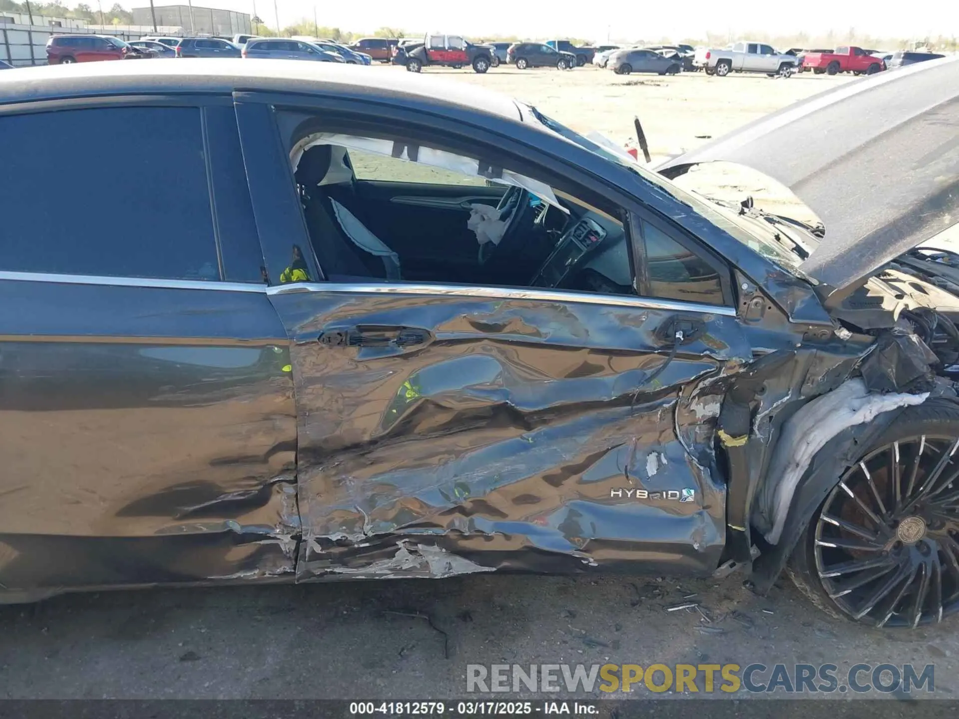 6 Photograph of a damaged car 3FA6P0LU9KR189728 FORD FUSION HYBRID 2019