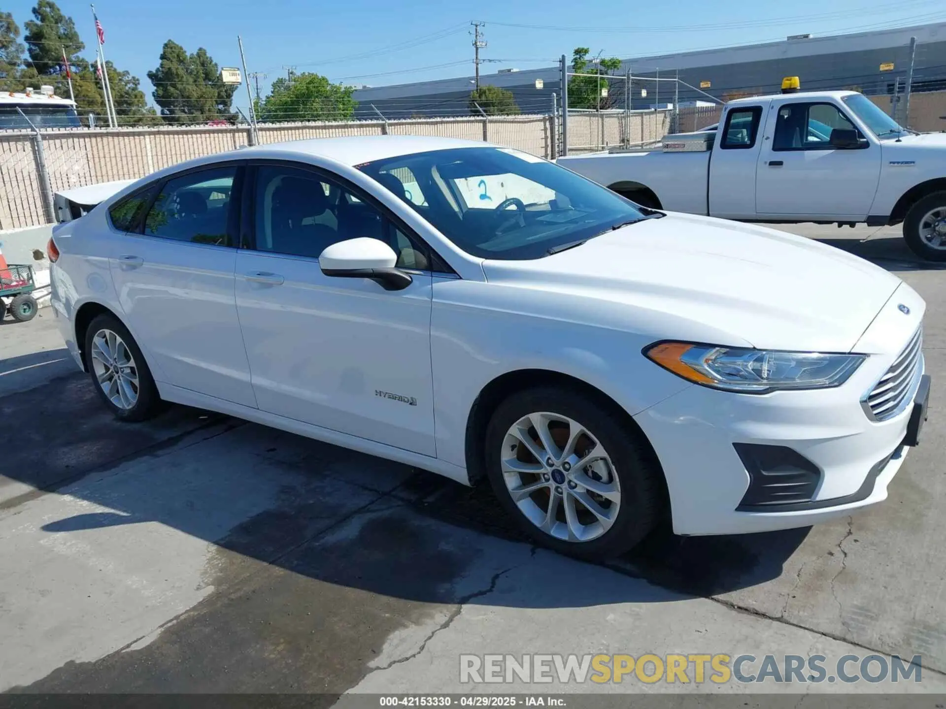1 Photograph of a damaged car 3FA6P0LU9KR207824 FORD FUSION HYBRID 2019
