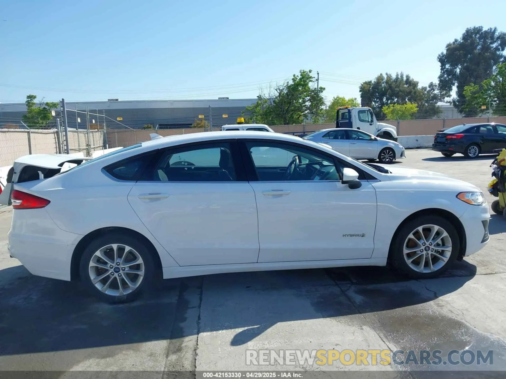 13 Photograph of a damaged car 3FA6P0LU9KR207824 FORD FUSION HYBRID 2019
