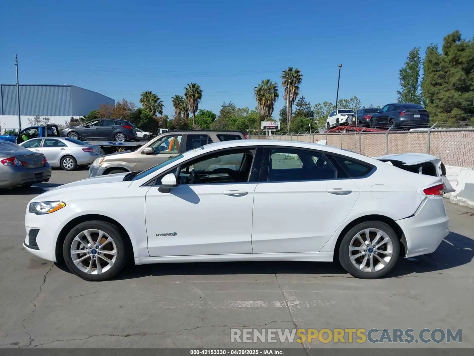14 Photograph of a damaged car 3FA6P0LU9KR207824 FORD FUSION HYBRID 2019