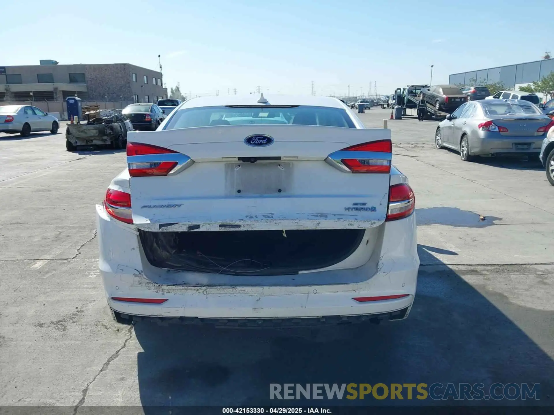 16 Photograph of a damaged car 3FA6P0LU9KR207824 FORD FUSION HYBRID 2019