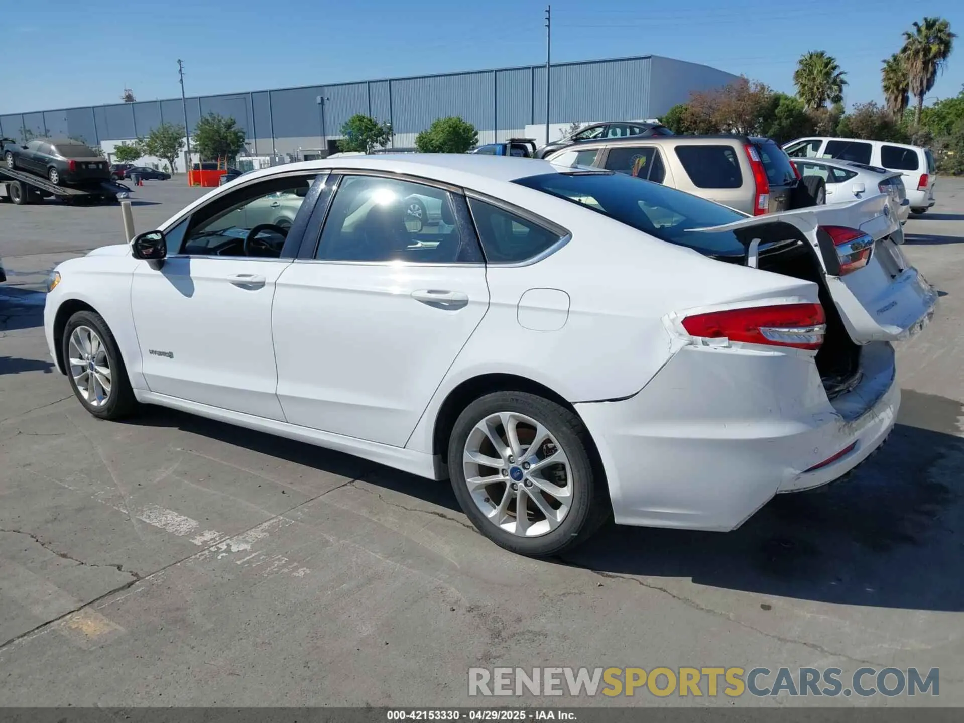 3 Photograph of a damaged car 3FA6P0LU9KR207824 FORD FUSION HYBRID 2019