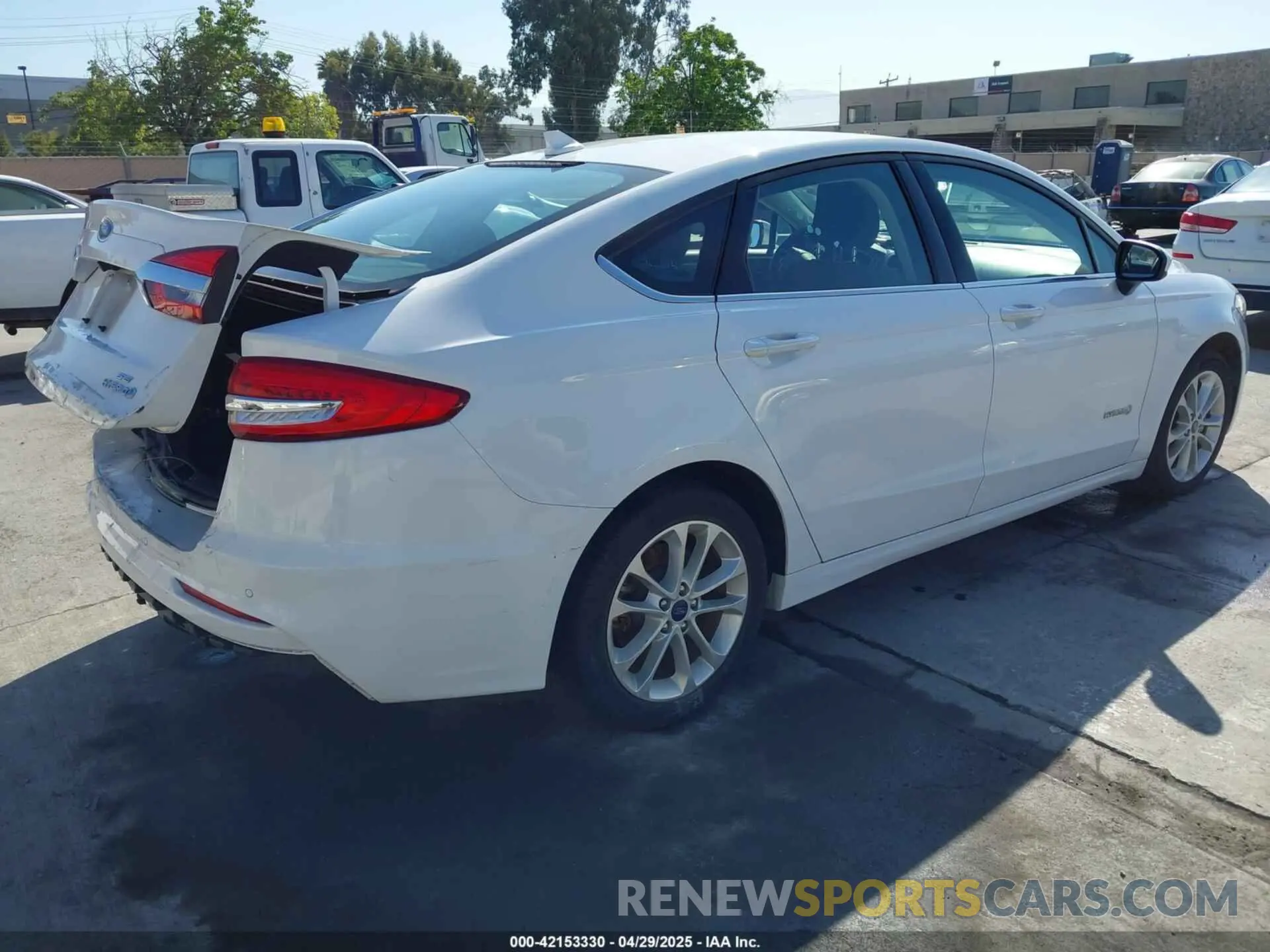 4 Photograph of a damaged car 3FA6P0LU9KR207824 FORD FUSION HYBRID 2019