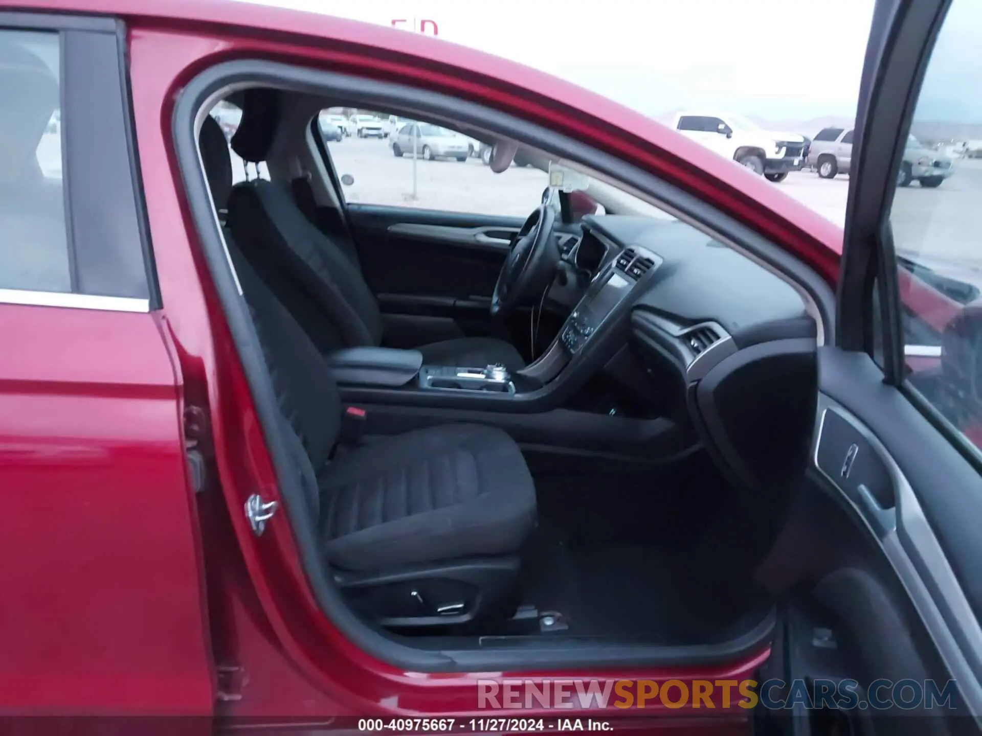 5 Photograph of a damaged car 3FA6P0LU9KR210870 FORD FUSION HYBRID 2019