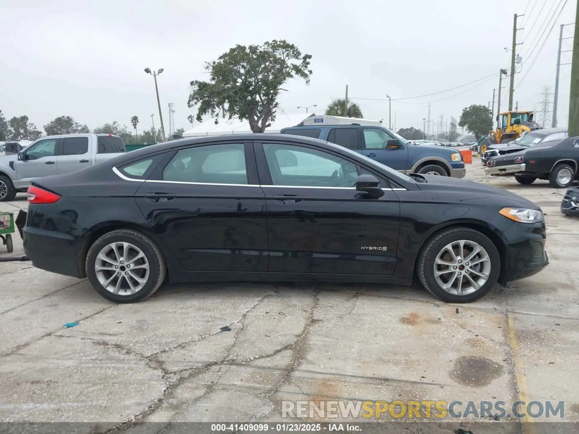 14 Photograph of a damaged car 3FA6P0LU9KR214739 FORD FUSION HYBRID 2019