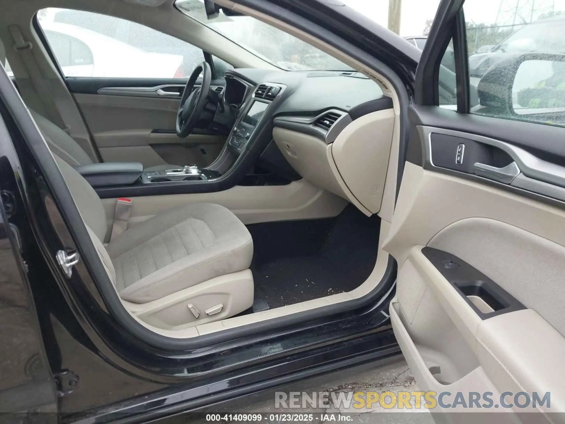 5 Photograph of a damaged car 3FA6P0LU9KR214739 FORD FUSION HYBRID 2019