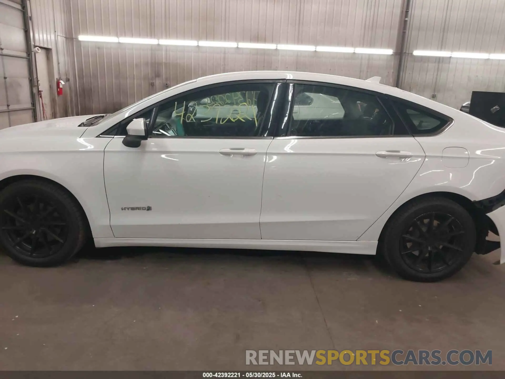 15 Photograph of a damaged car 3FA6P0LU9KR254402 FORD FUSION HYBRID 2019