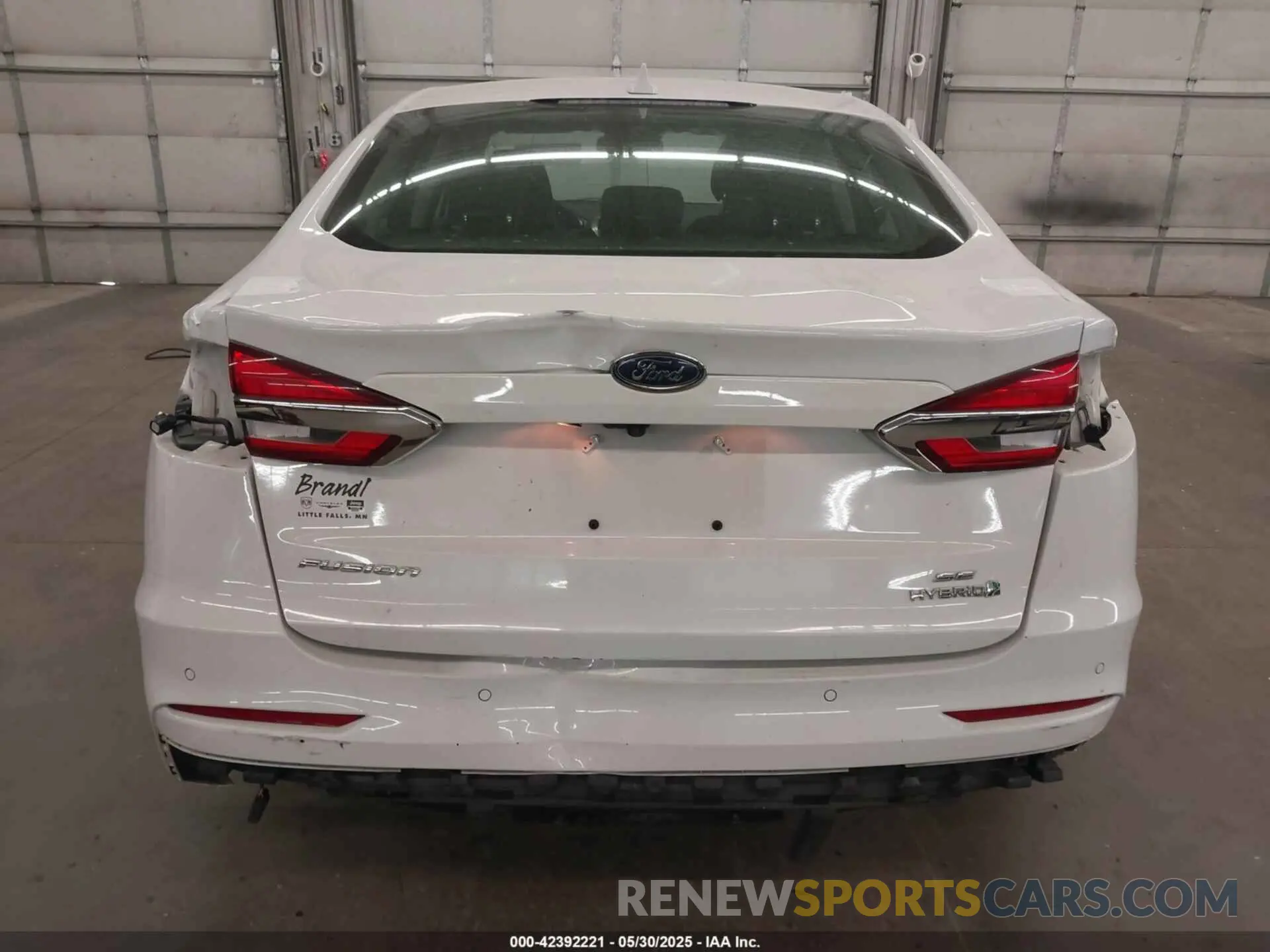 17 Photograph of a damaged car 3FA6P0LU9KR254402 FORD FUSION HYBRID 2019