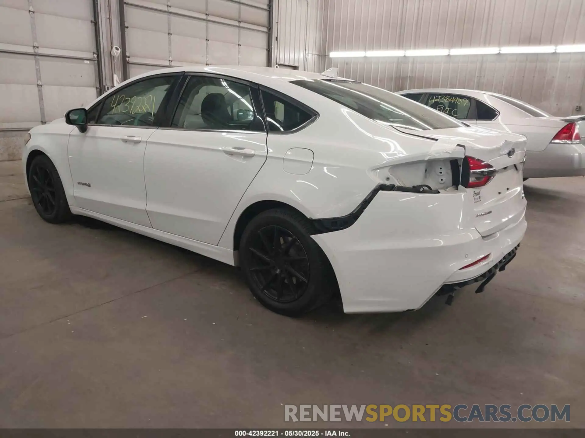 3 Photograph of a damaged car 3FA6P0LU9KR254402 FORD FUSION HYBRID 2019