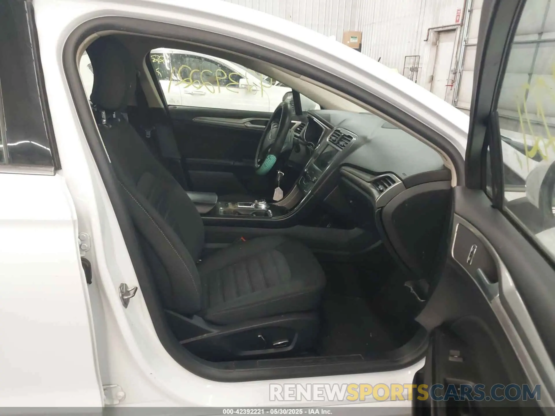 5 Photograph of a damaged car 3FA6P0LU9KR254402 FORD FUSION HYBRID 2019