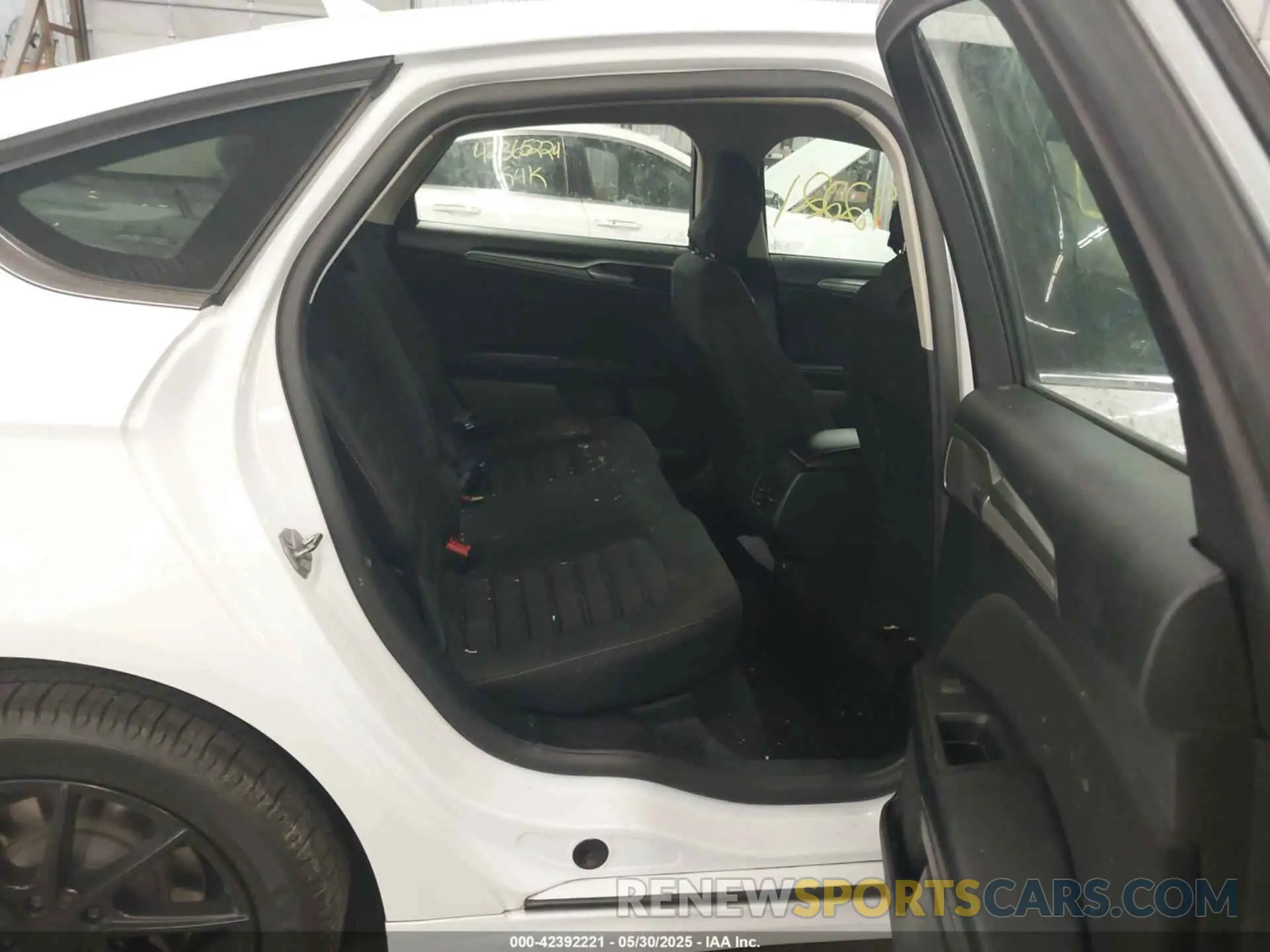8 Photograph of a damaged car 3FA6P0LU9KR254402 FORD FUSION HYBRID 2019