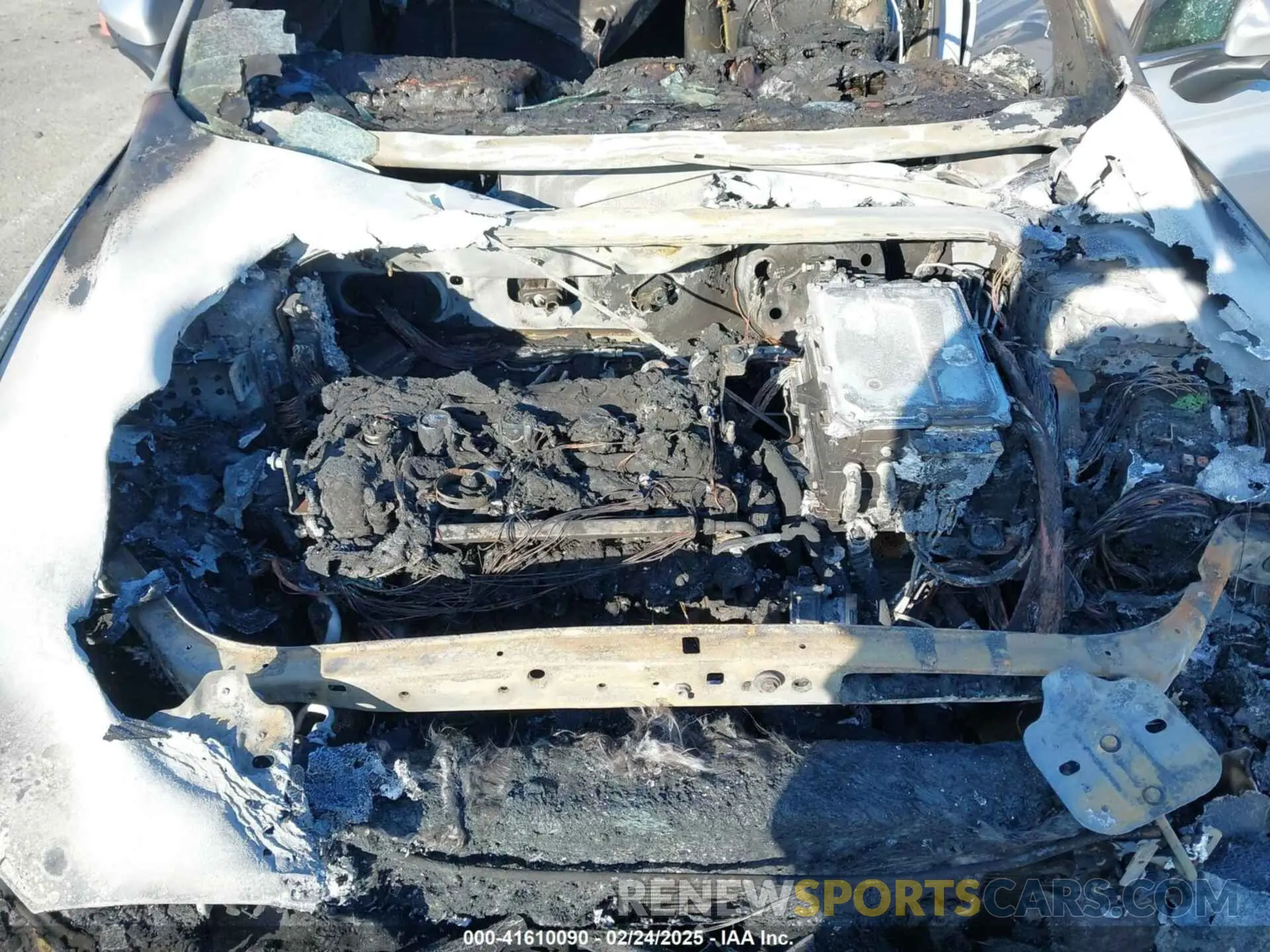 10 Photograph of a damaged car 3FA6P0LU9KR261608 FORD FUSION HYBRID 2019