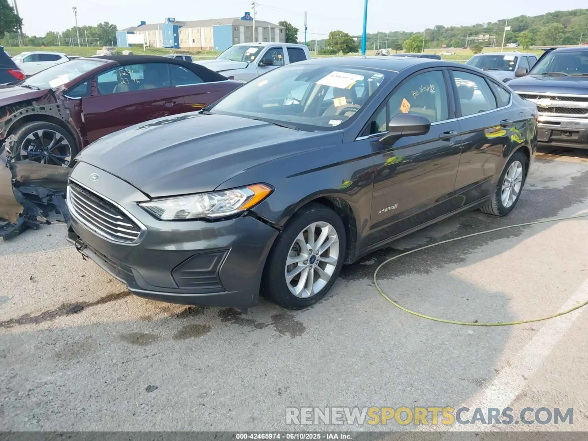 2 Photograph of a damaged car 3FA6P0LU9KR262080 FORD FUSION HYBRID 2019