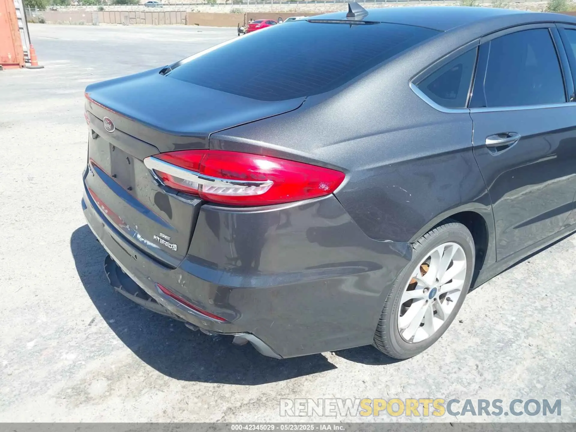 17 Photograph of a damaged car 3FA6P0LUXKR174462 FORD FUSION HYBRID 2019