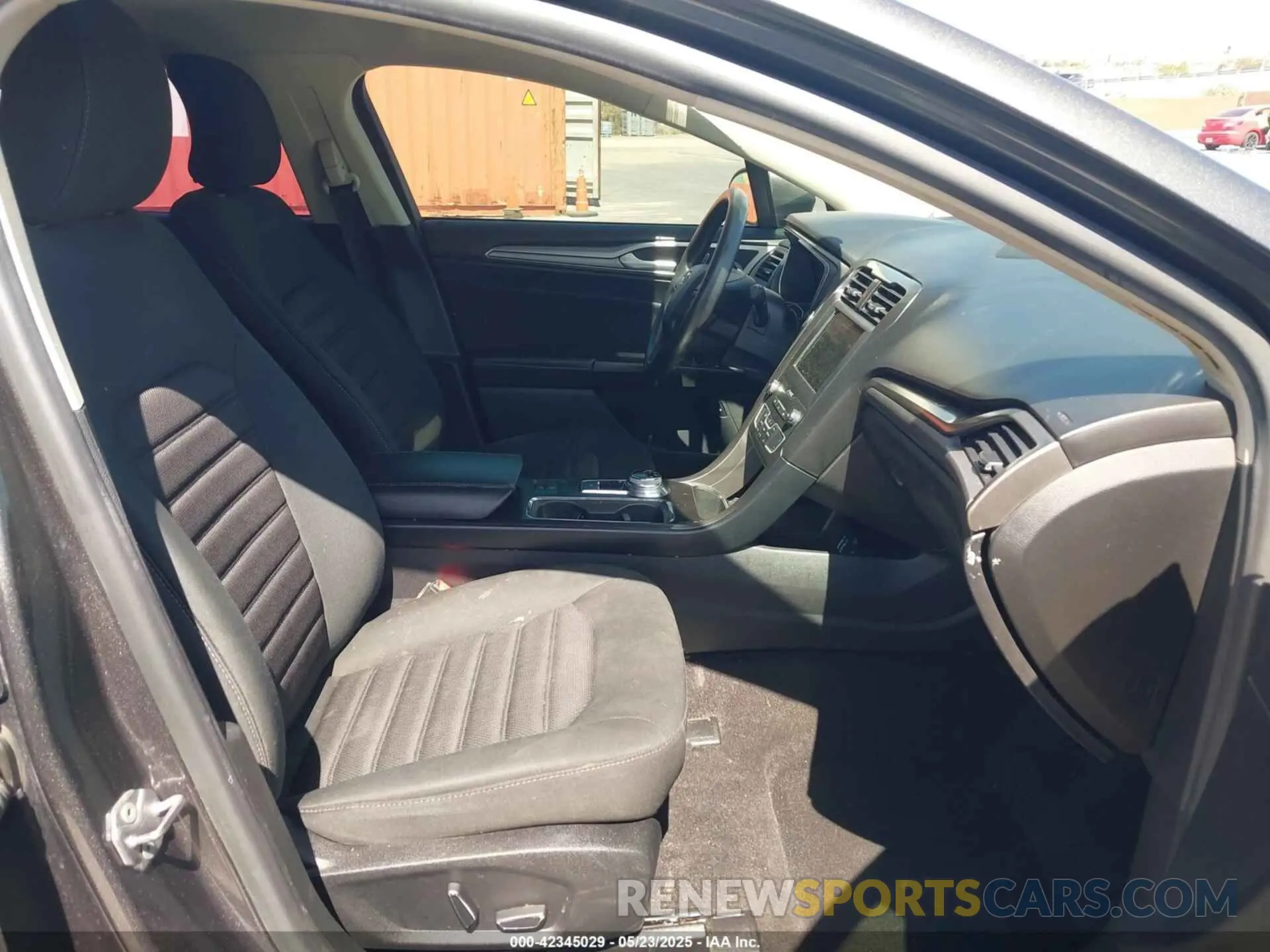5 Photograph of a damaged car 3FA6P0LUXKR174462 FORD FUSION HYBRID 2019