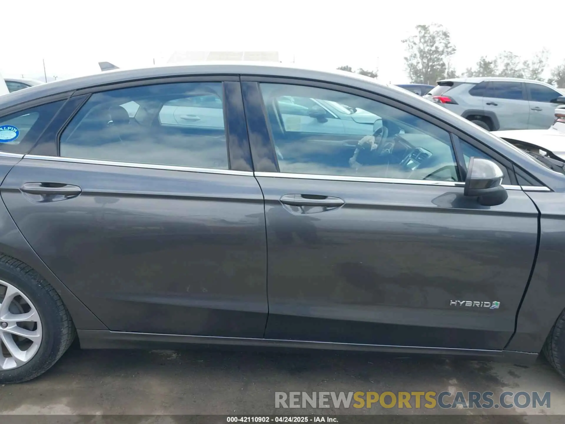 13 Photograph of a damaged car 3FA6P0LUXKR174476 FORD FUSION HYBRID 2019