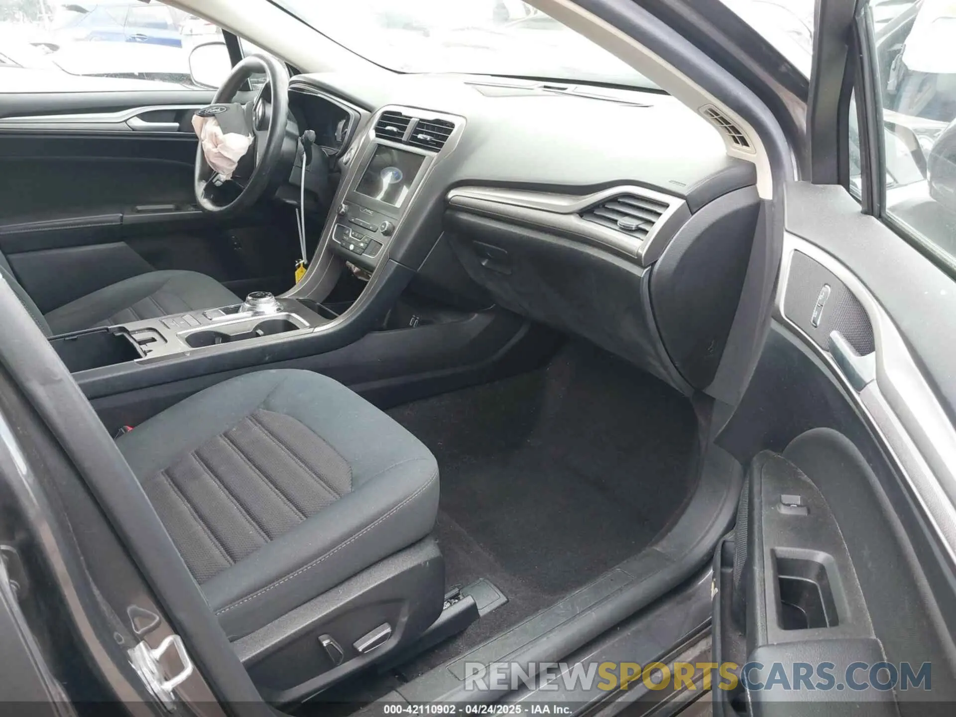 5 Photograph of a damaged car 3FA6P0LUXKR174476 FORD FUSION HYBRID 2019