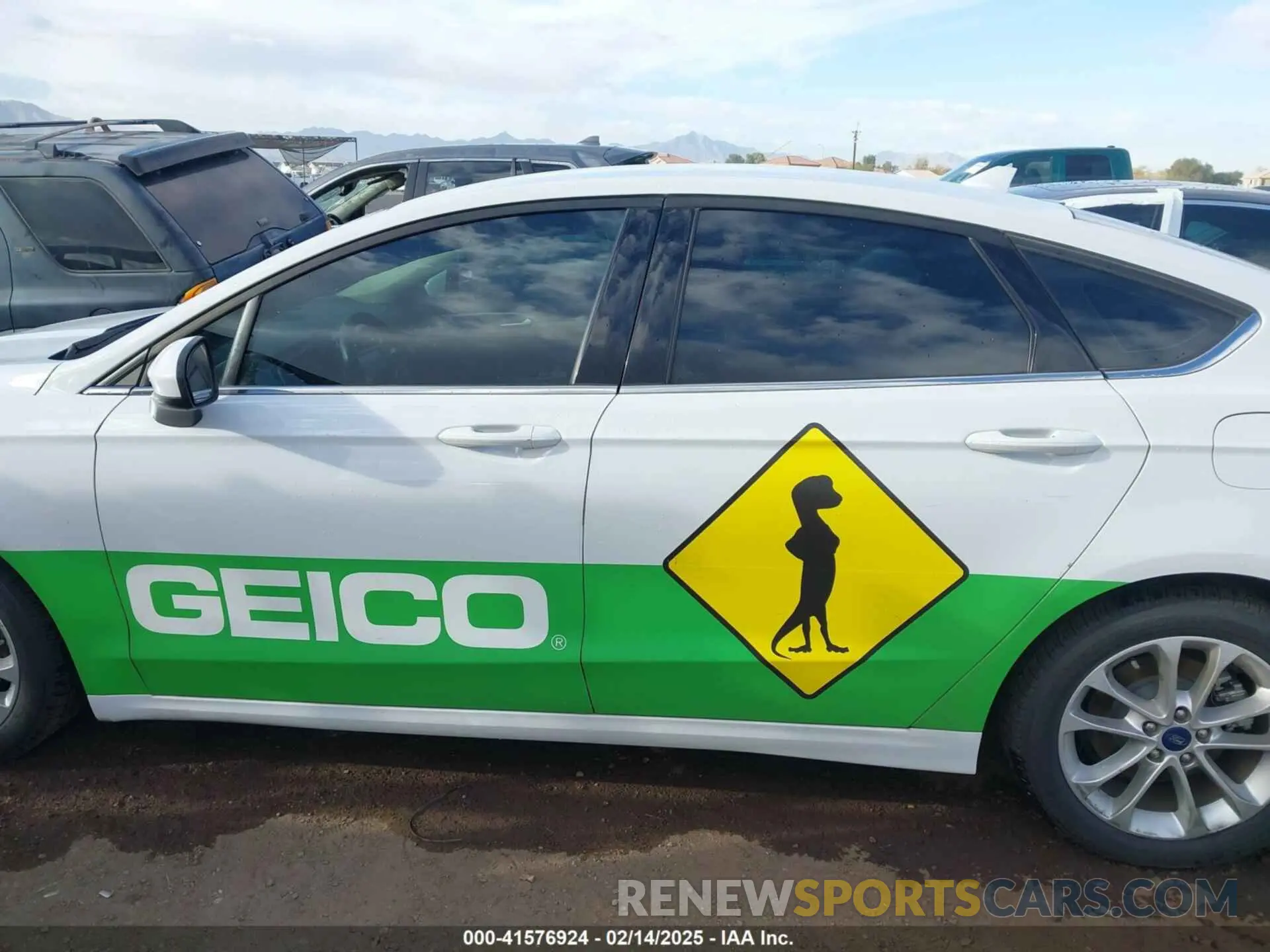 14 Photograph of a damaged car 3FA6P0LUXKR210375 FORD FUSION HYBRID 2019