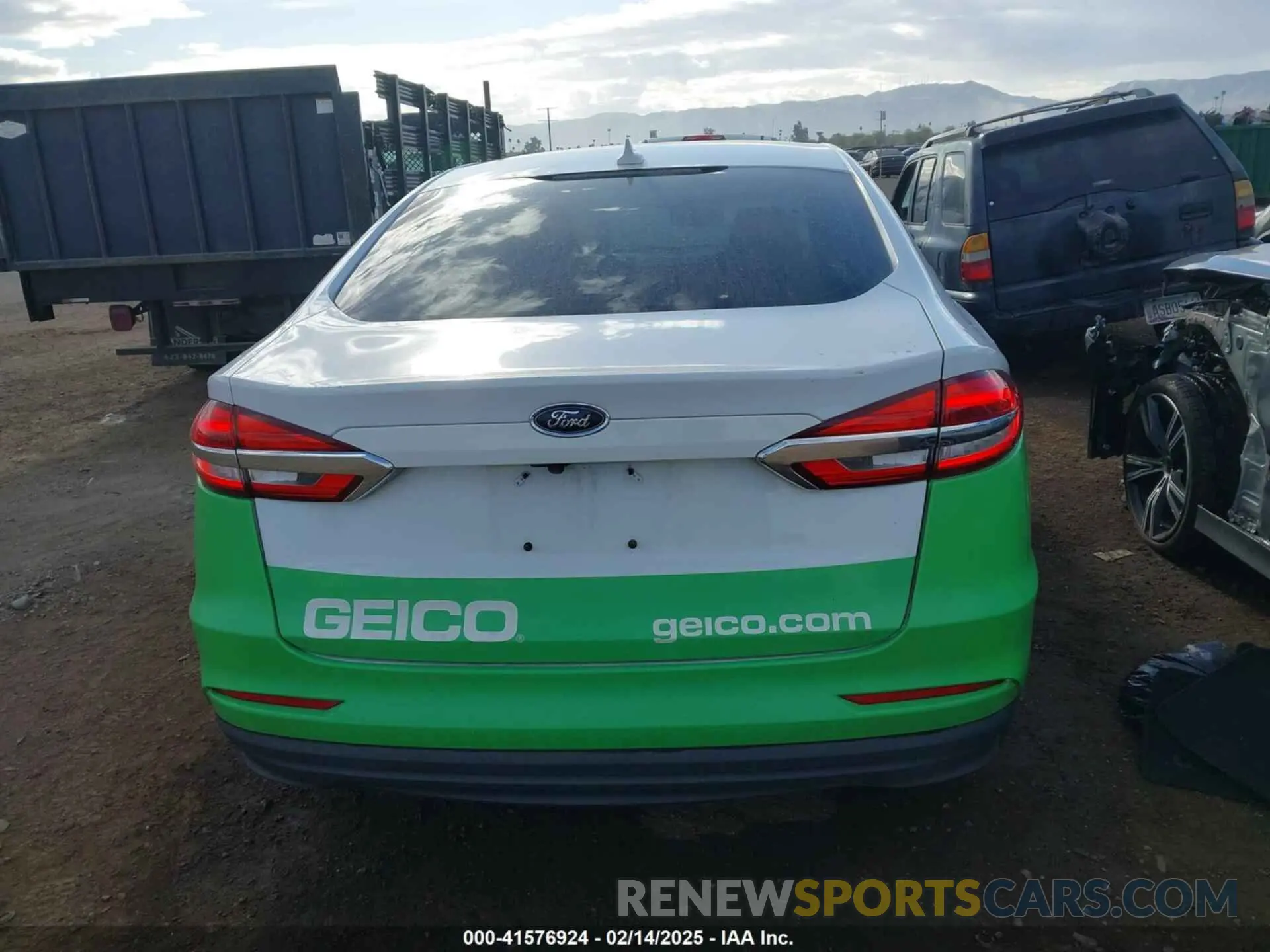 16 Photograph of a damaged car 3FA6P0LUXKR210375 FORD FUSION HYBRID 2019