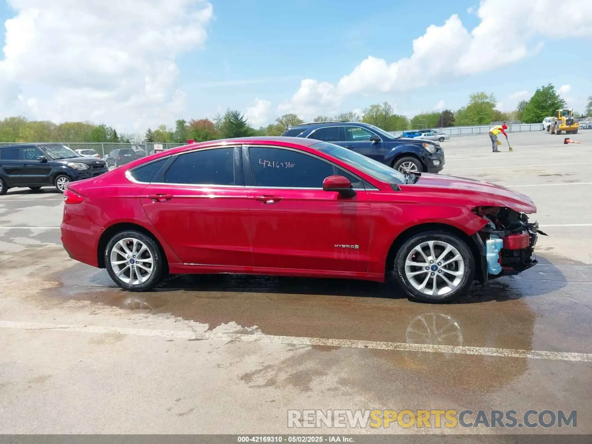 13 Photograph of a damaged car 3FA6P0LUXKR222137 FORD FUSION HYBRID 2019